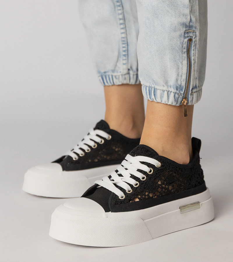 Gemre Adidași negri de damă perforați Runna