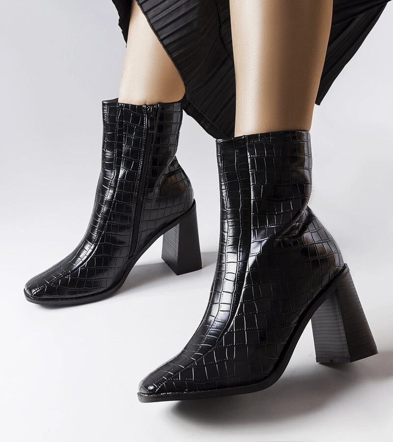 Gemre Black ankle boots with crocodile skin imitation Belluci