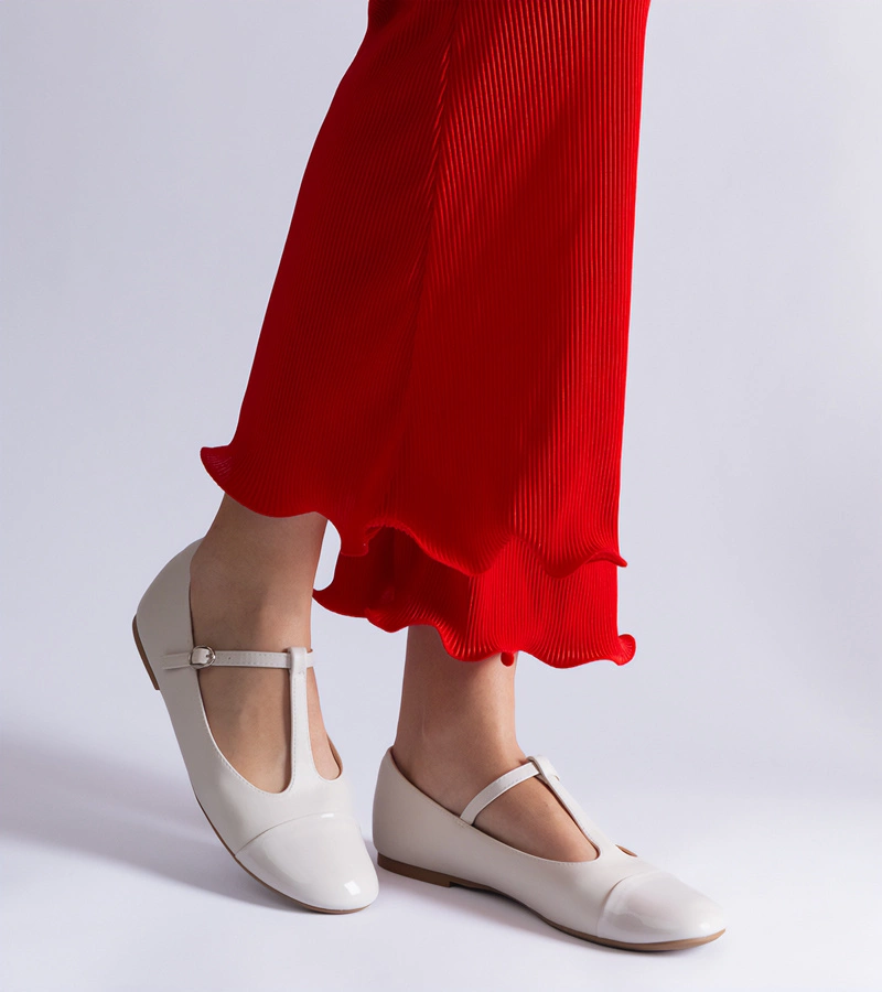 Gemre Balerini albi cu vârf lăcuit închiși cu cataramă Gloriana