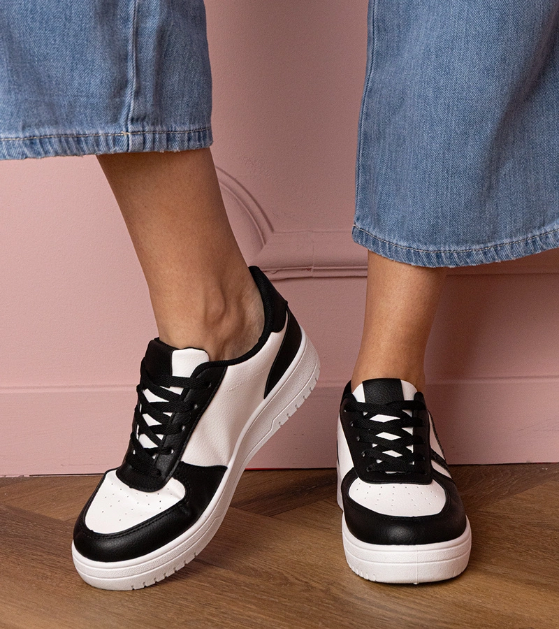 Gemre Black sneakers decorated with glitter Blona