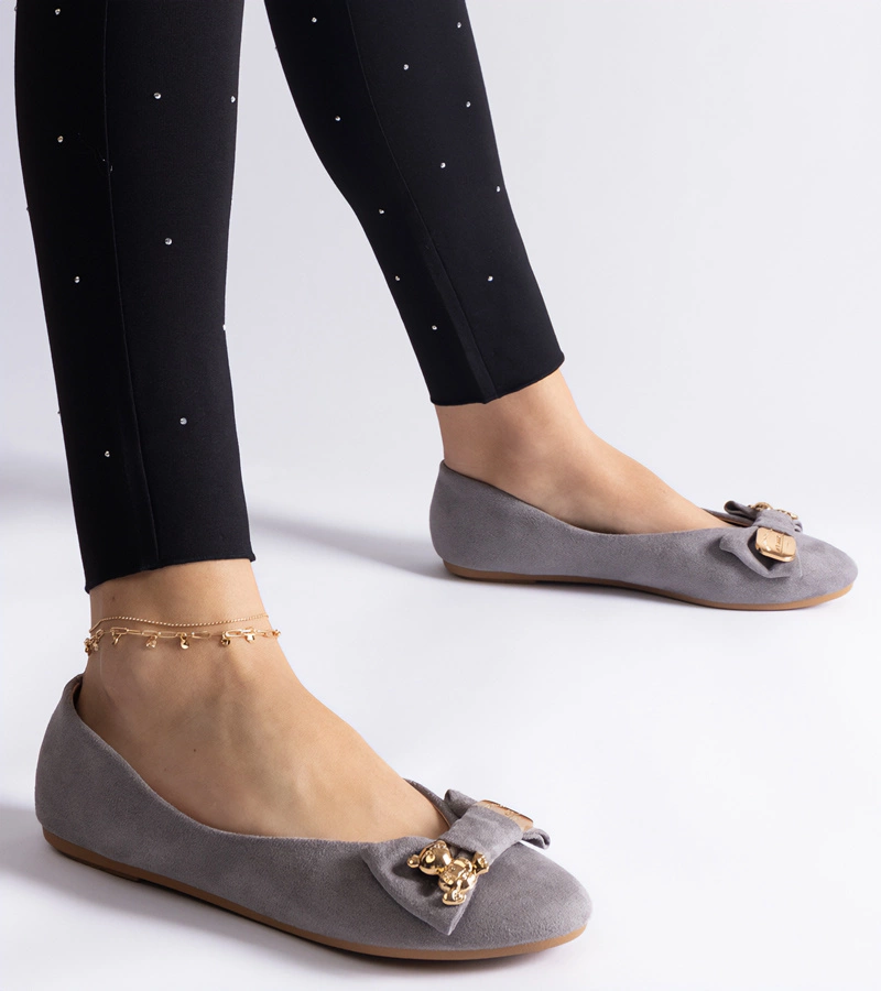 Gemre Balerini gri decorați cu fundiță și broșă Esdras