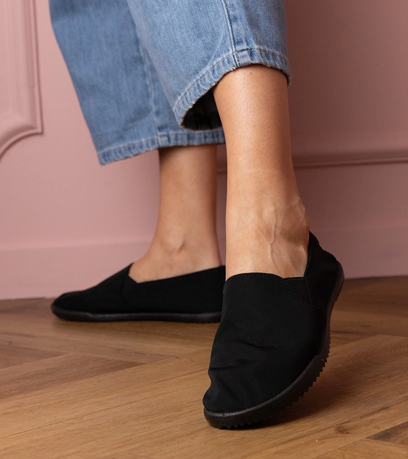 Gemre Black women's slip-on sneakers Korsi