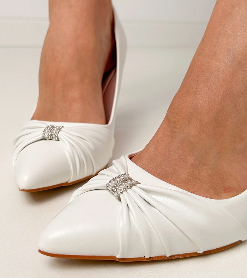 marka niezdefiniowana Pantofi cu toc clasici albi cu cristale Bronney