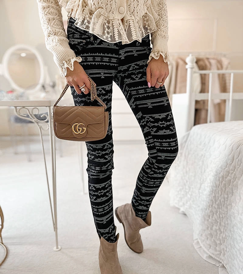 Gemre Pantaloni Marcoux din țesătură cu model negru