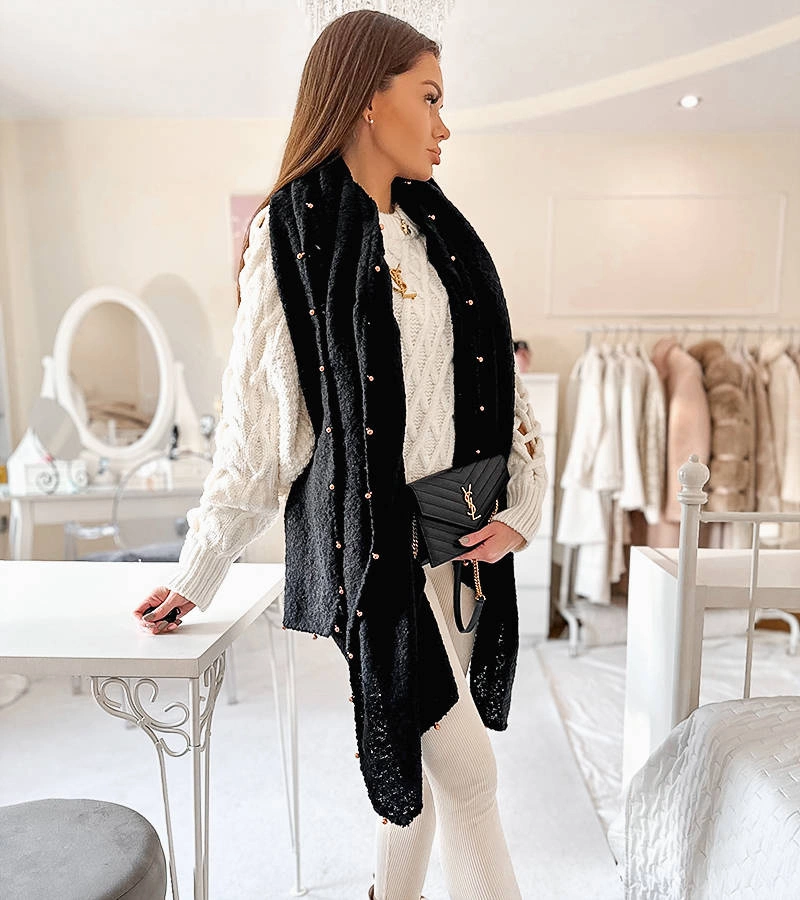 Gemre Black shawl with beads Yvonne
