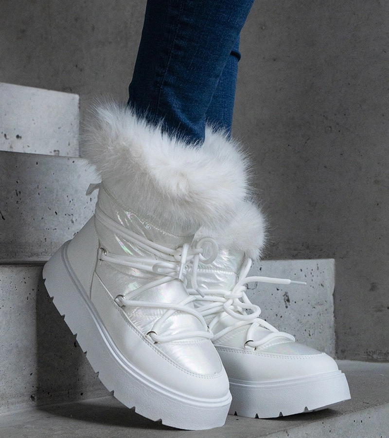 Gemre White insulated snow boots with fur Arilla