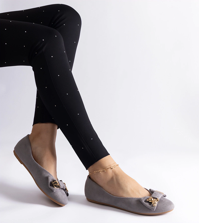 Gemre Balerini gri decorați cu fundiță și broșă Esdras