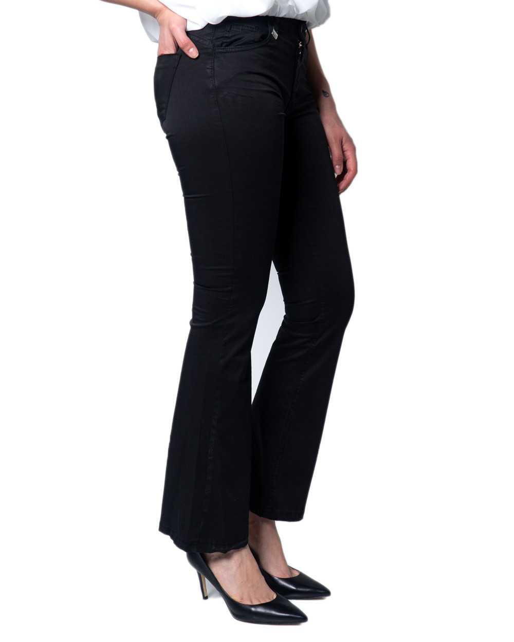 Černé zvonové džíny