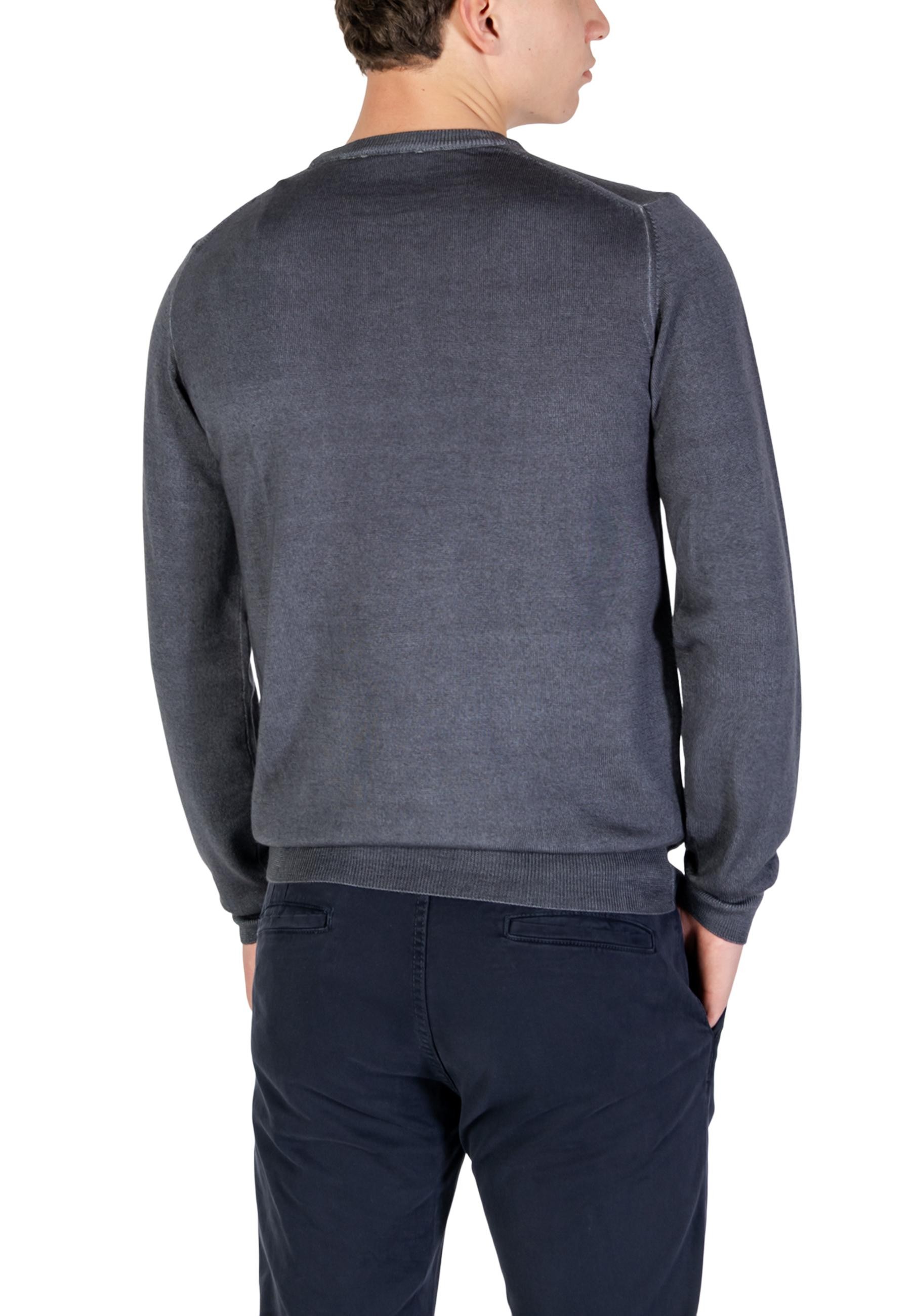 Мъжки вълнен пуловер