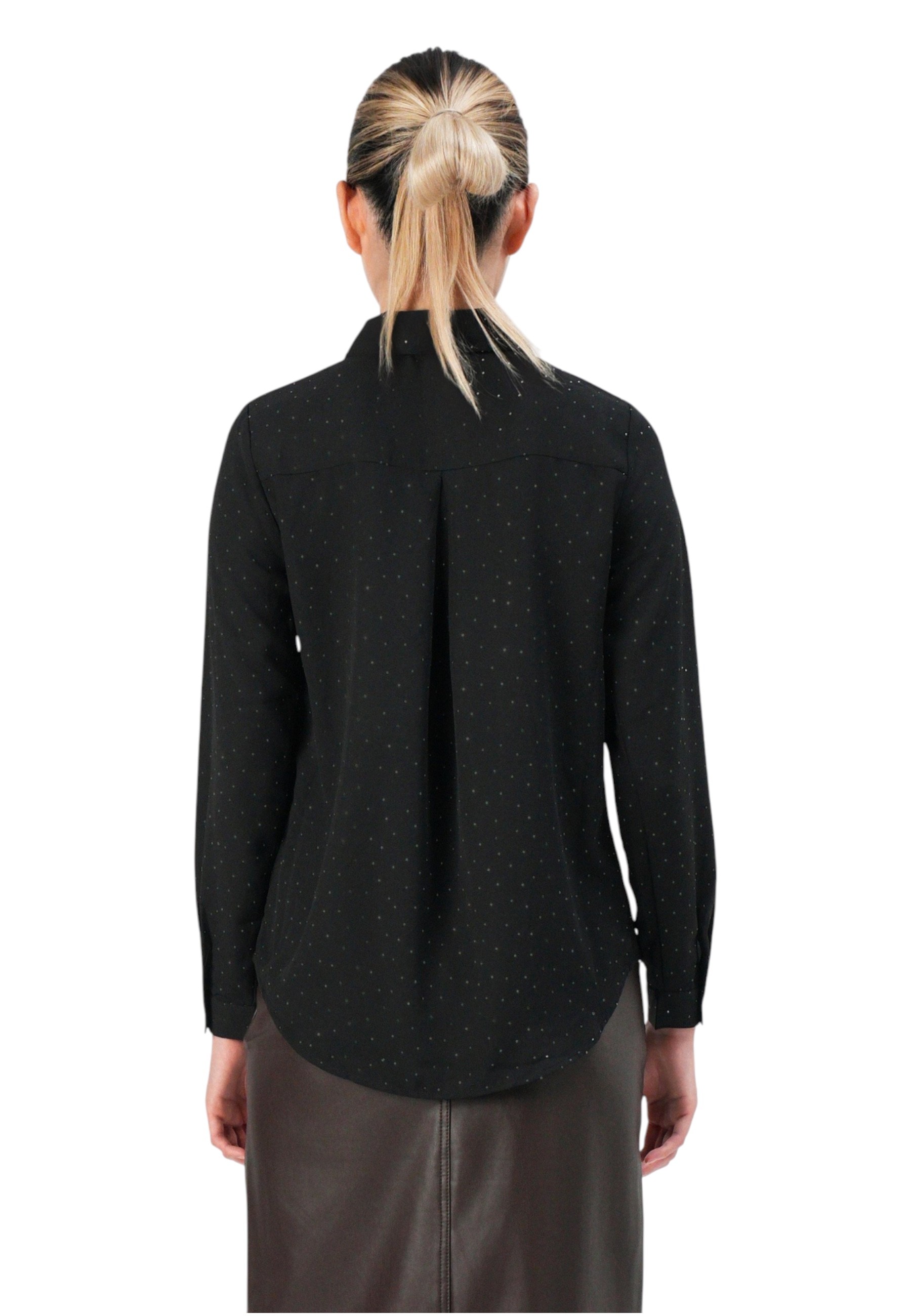 Черна риза на точки