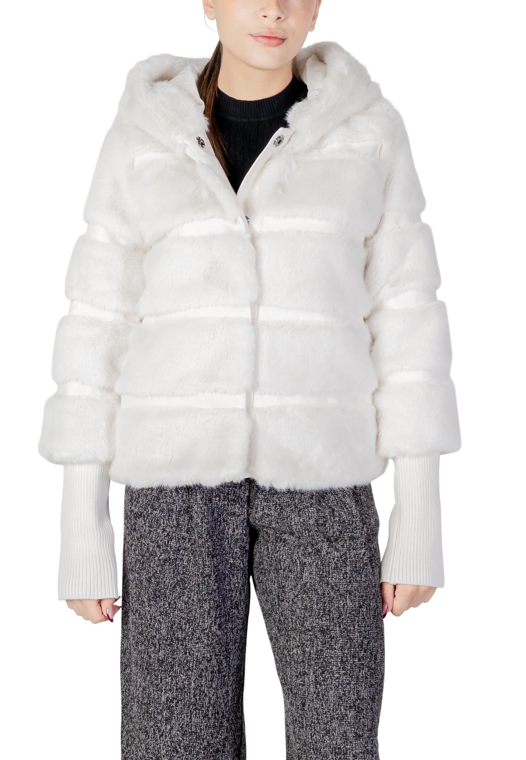 Dámská zimní bunda s kapucí