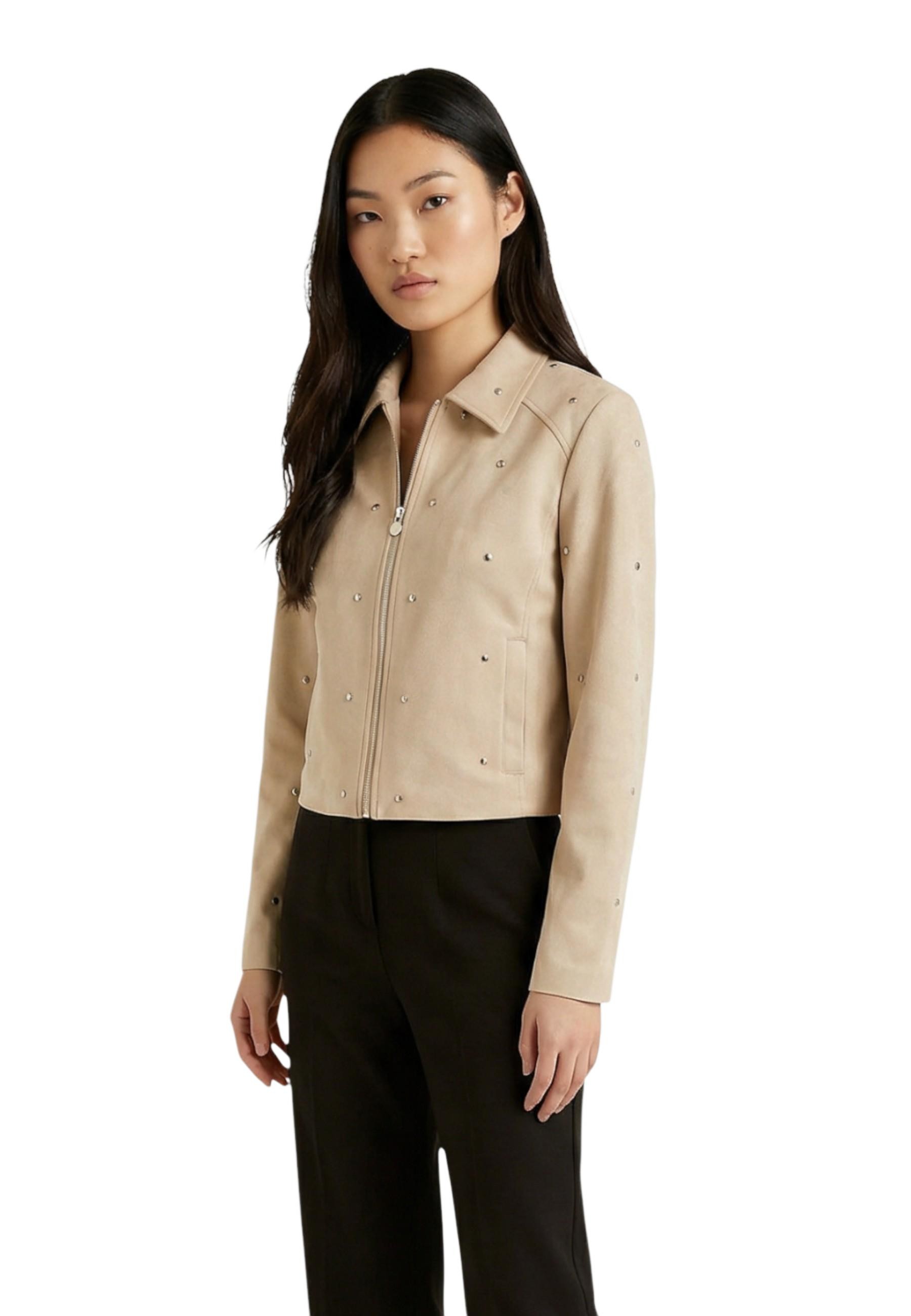 Krátká béžová bunda s ozdobami