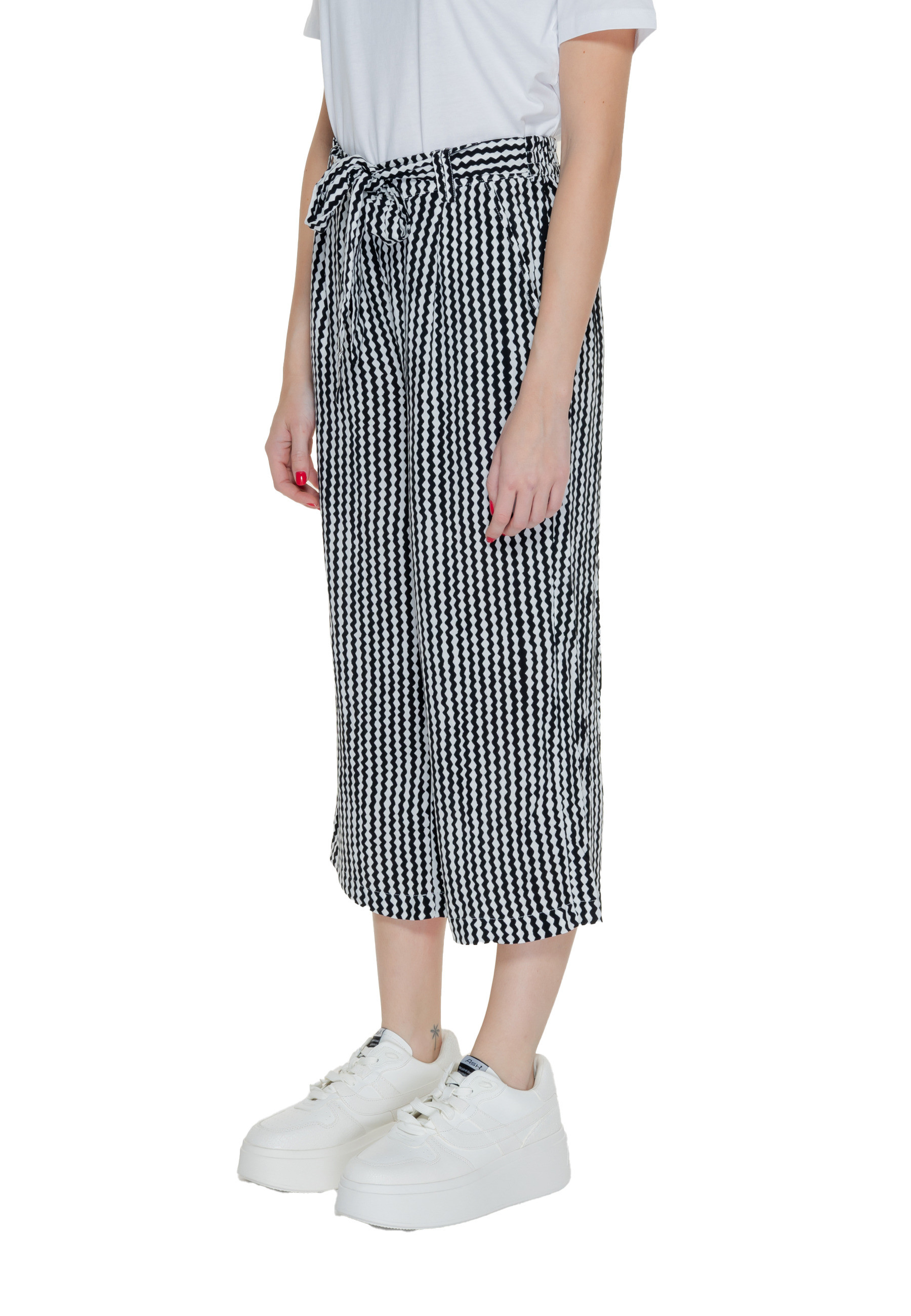 Само дамски панталони с геометричен мотив