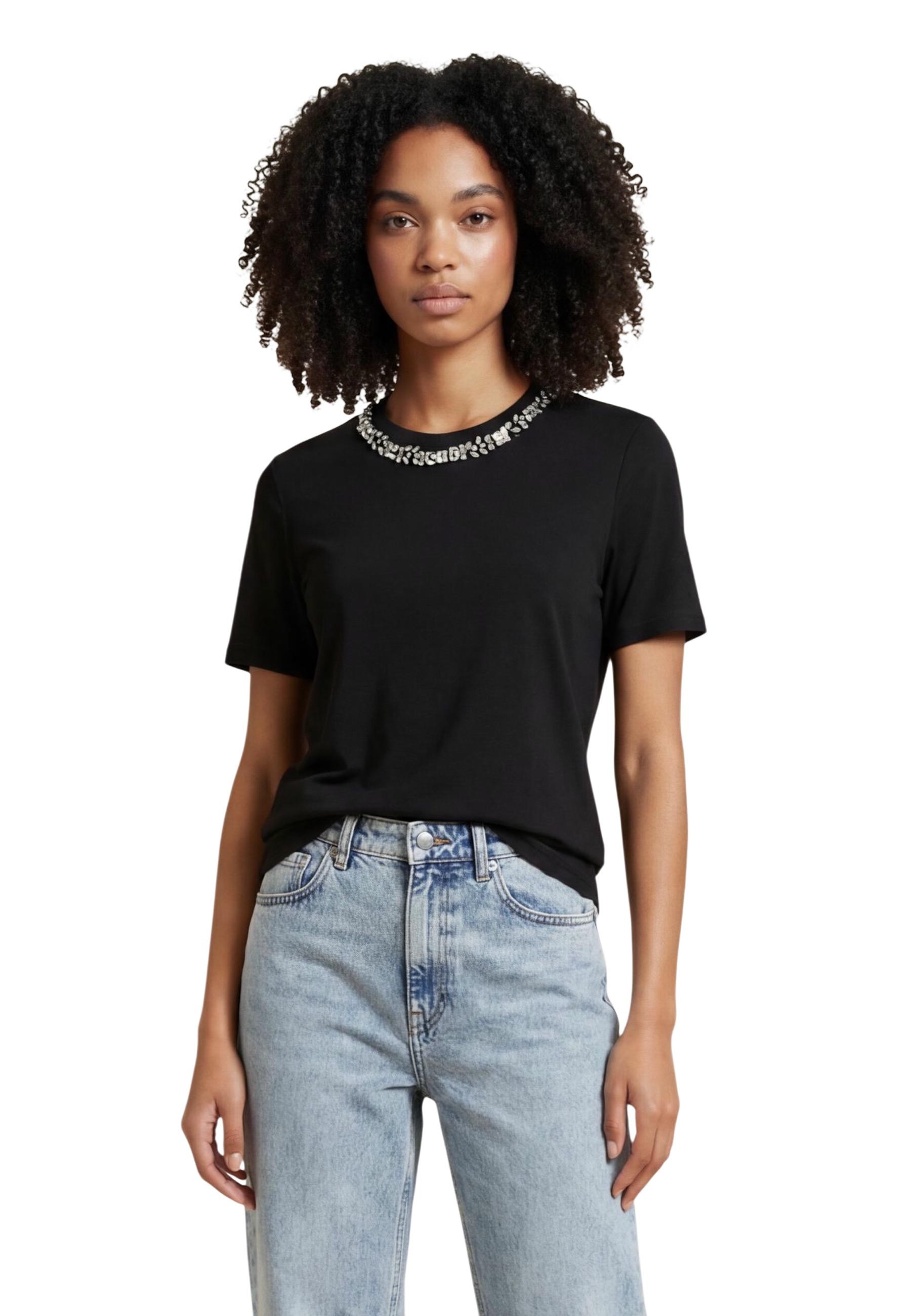 Черна тениска с къс ръкав