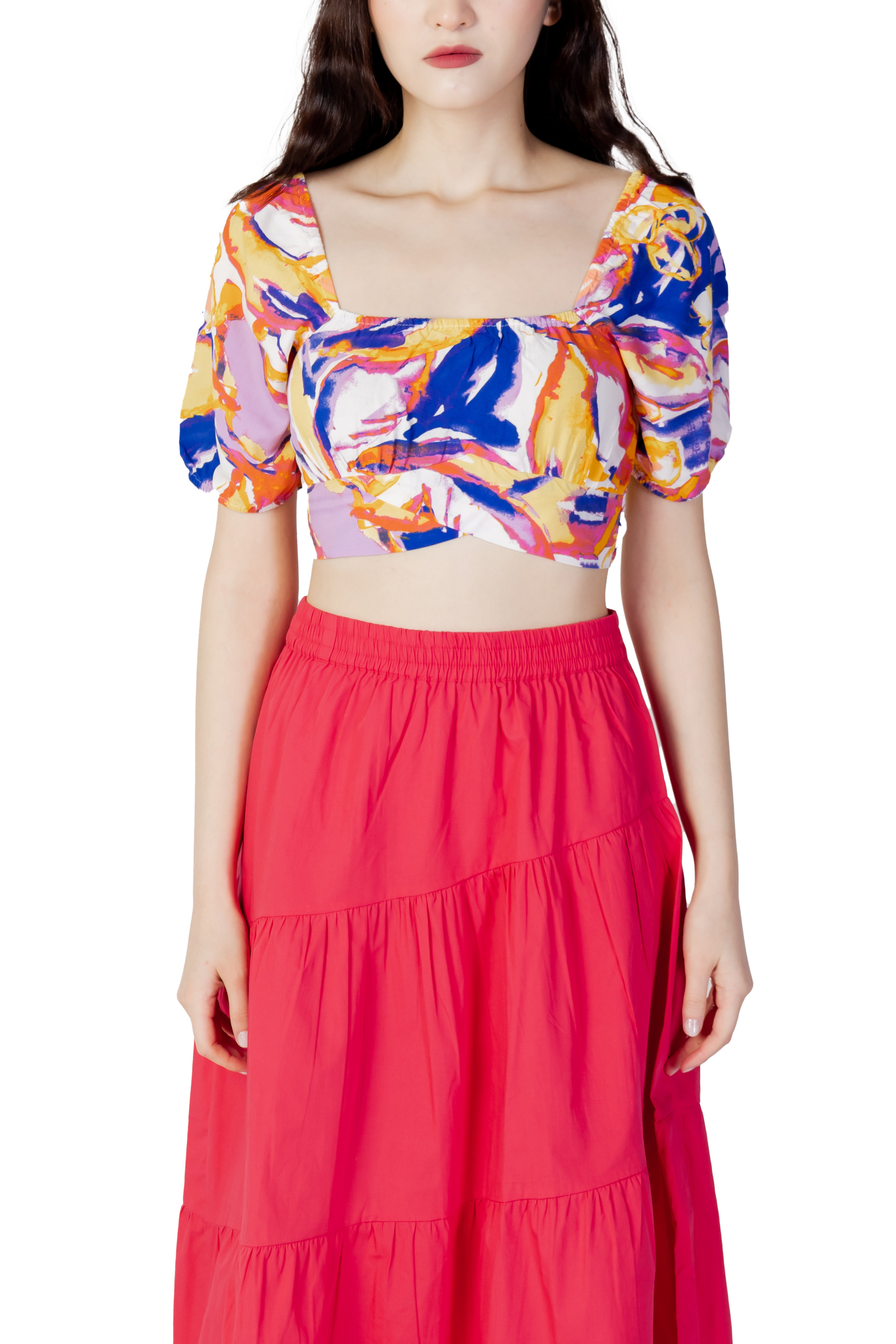 Barevný crop top s krátkými rukávy