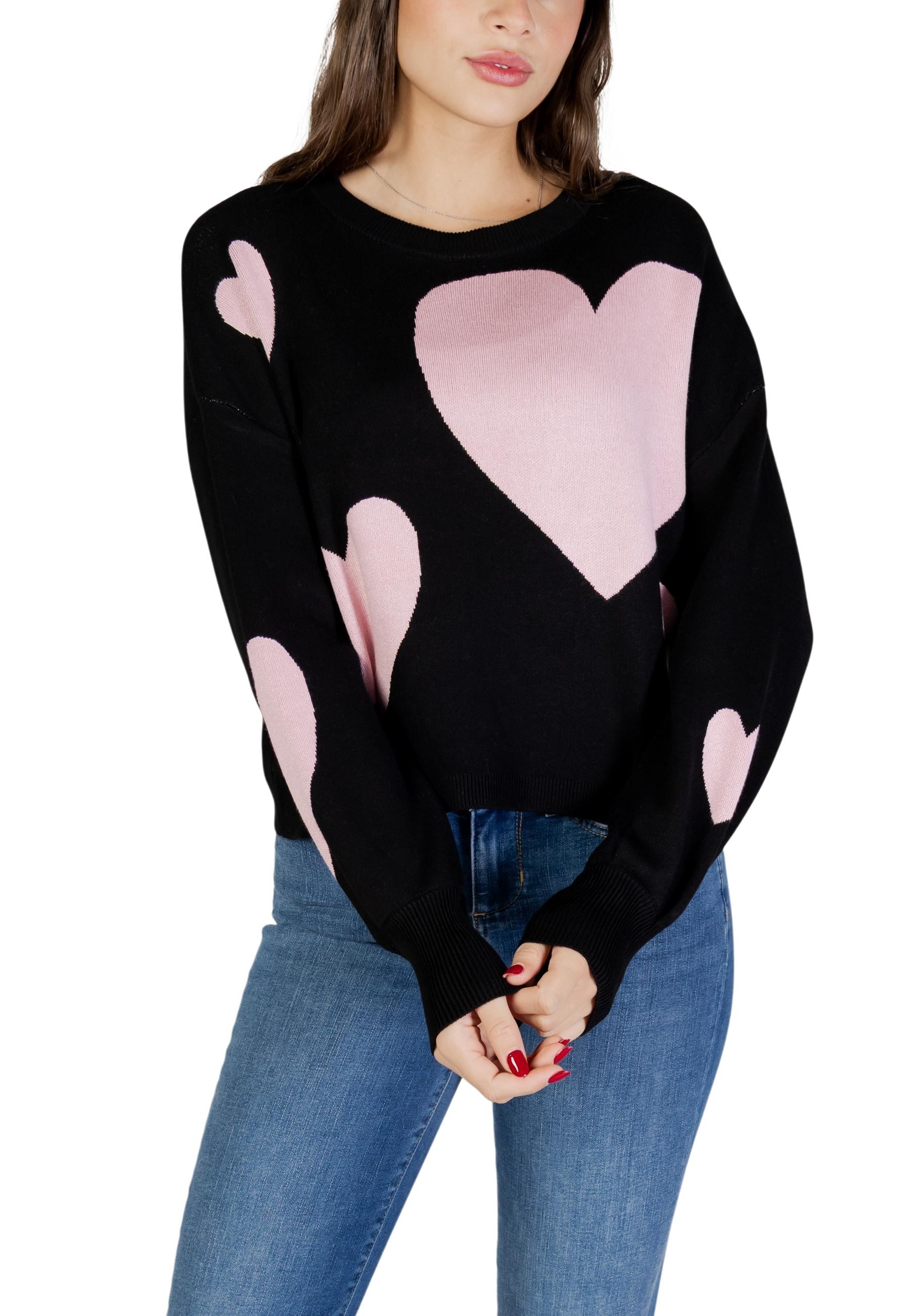 Svetr s růžovými srdíčky