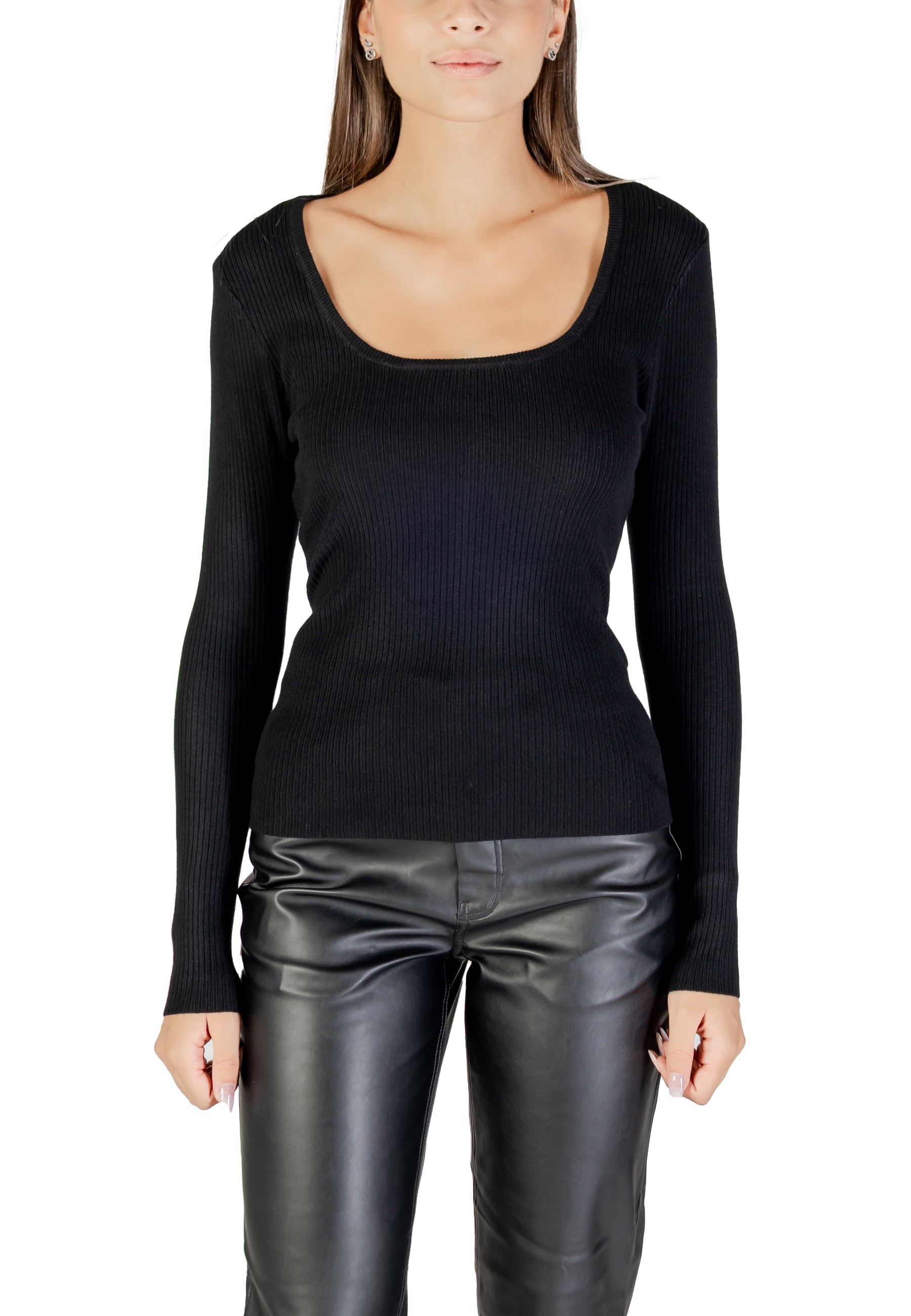 Černý svetr s krajkovými zády