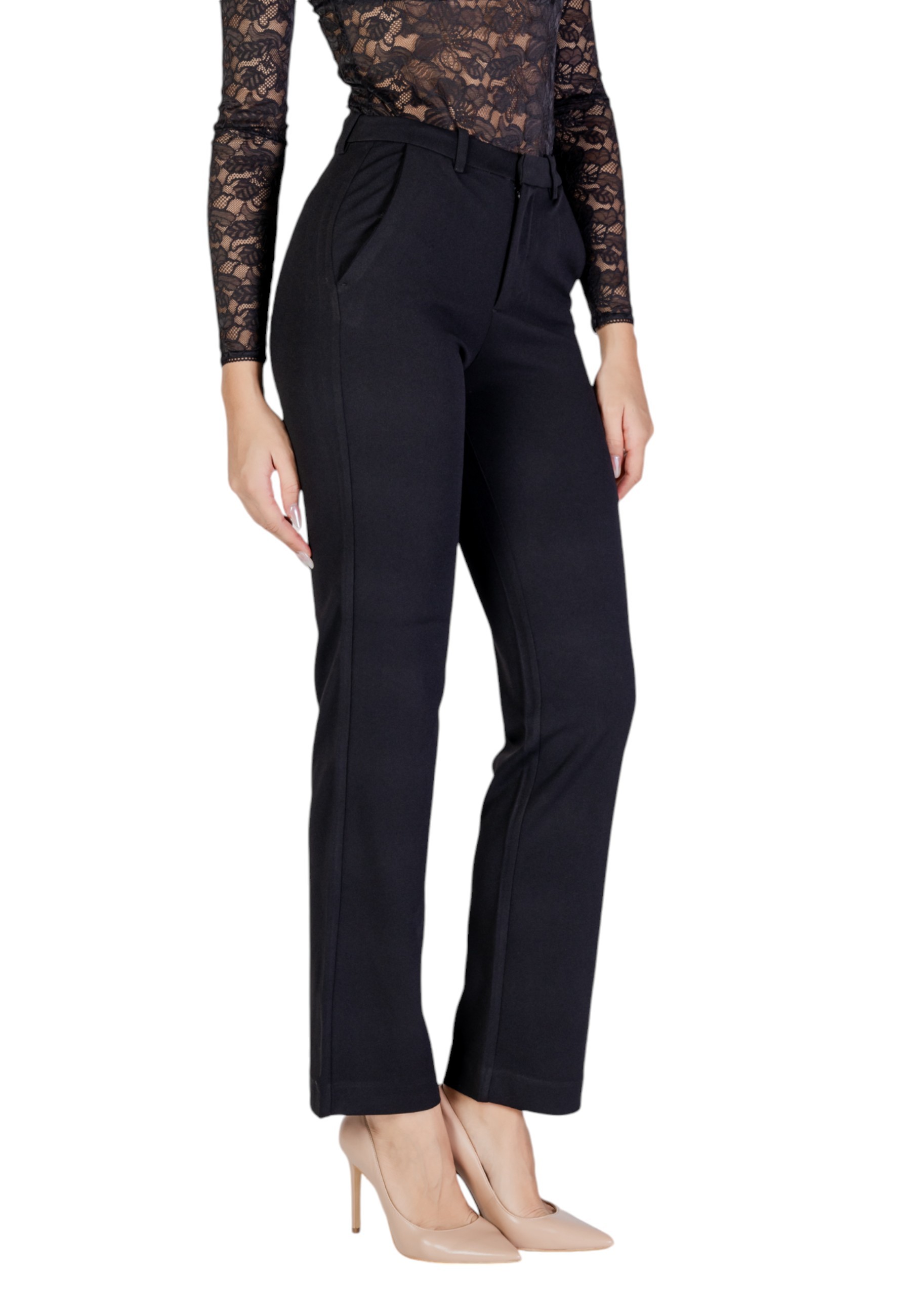 Само черни панталони