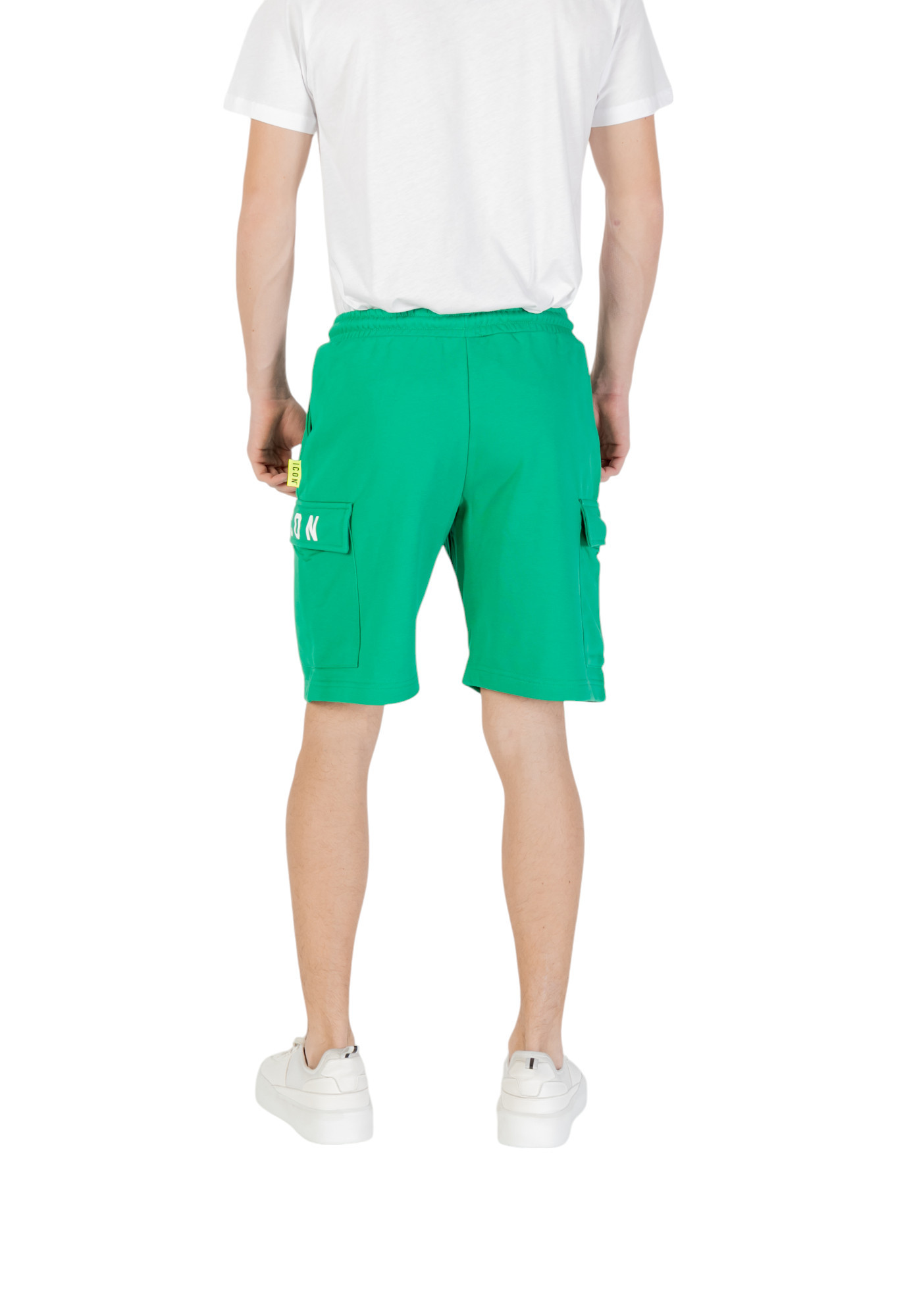 Мъжки зелени шорти с джобове