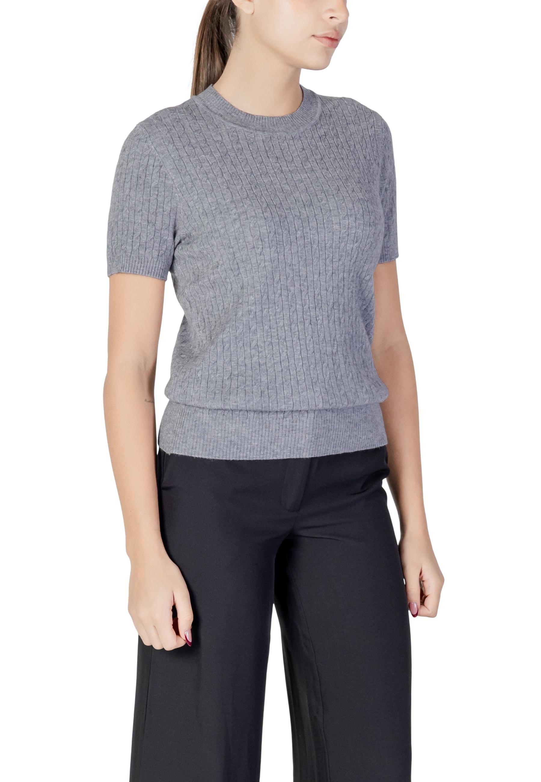 Дамска тениска с къс ръкав