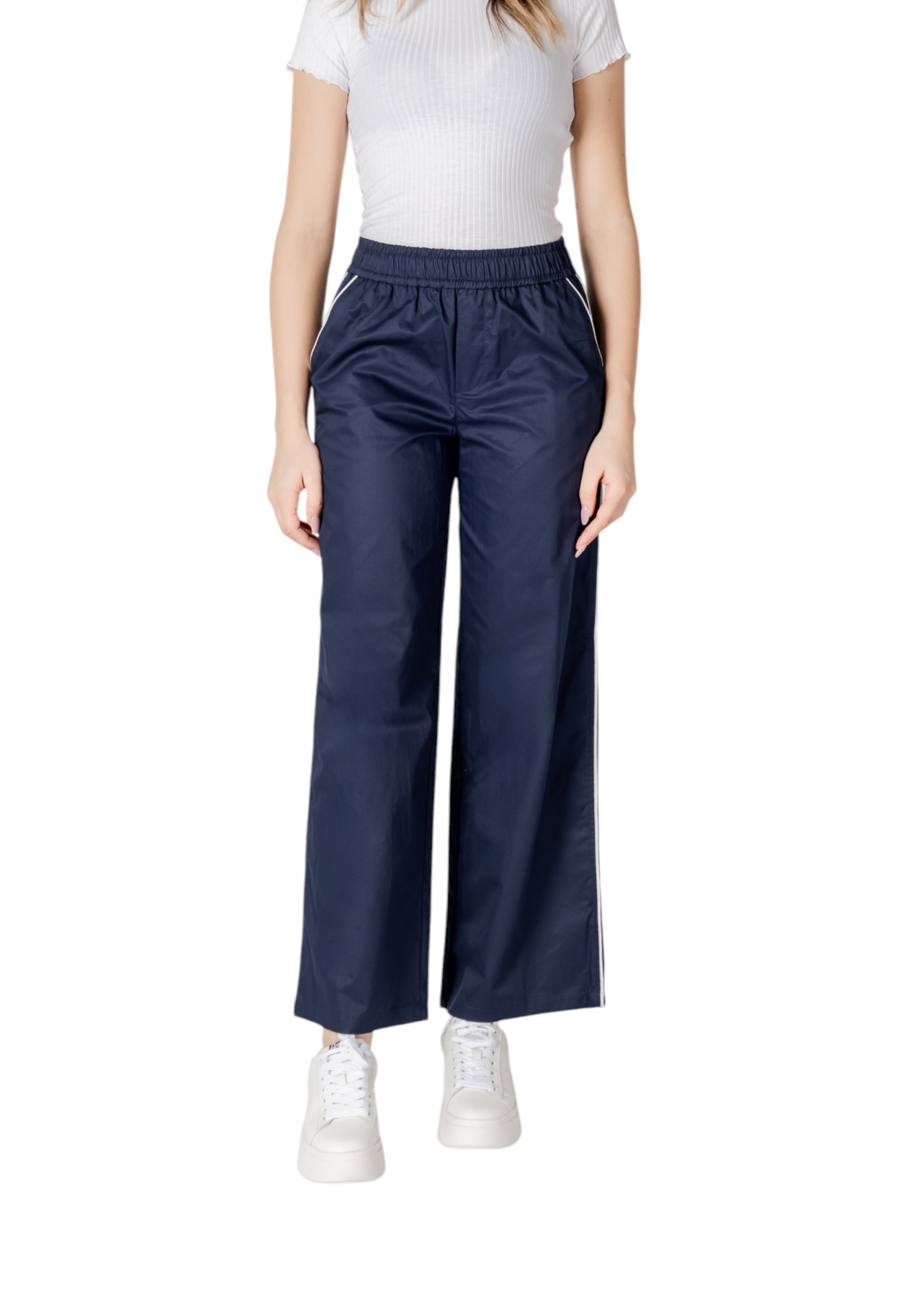 Само дамски панталони