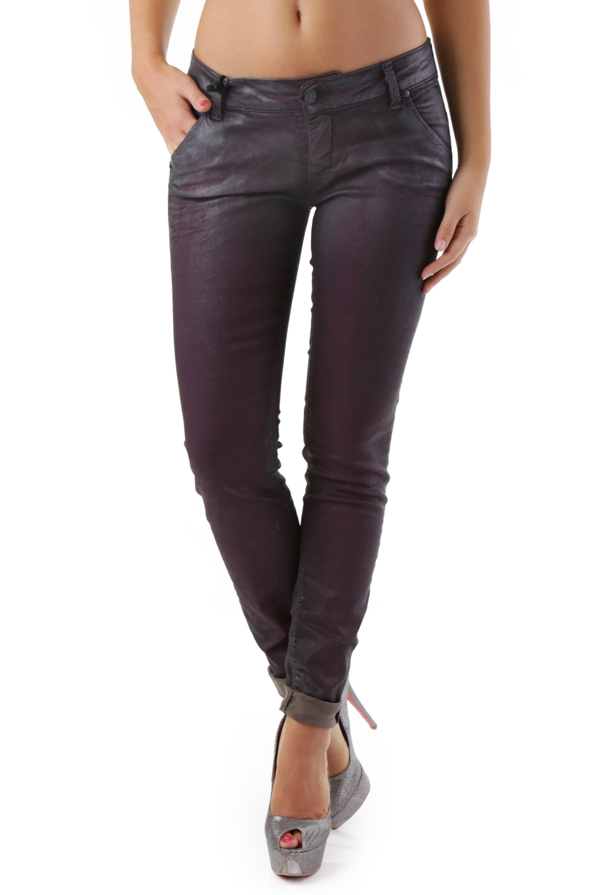 Дамски дънки с тесен крой