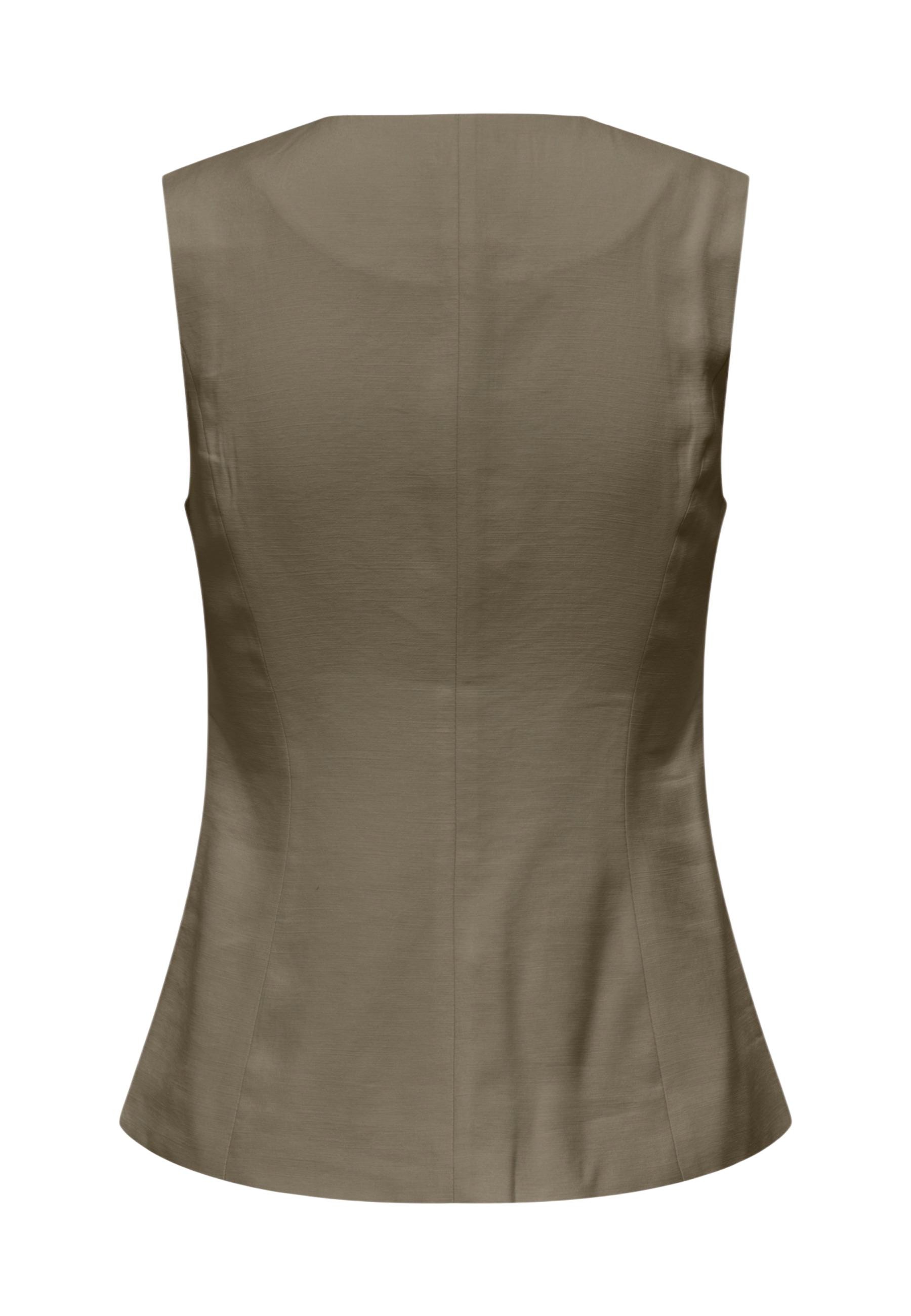 Само безръкавна жилетка