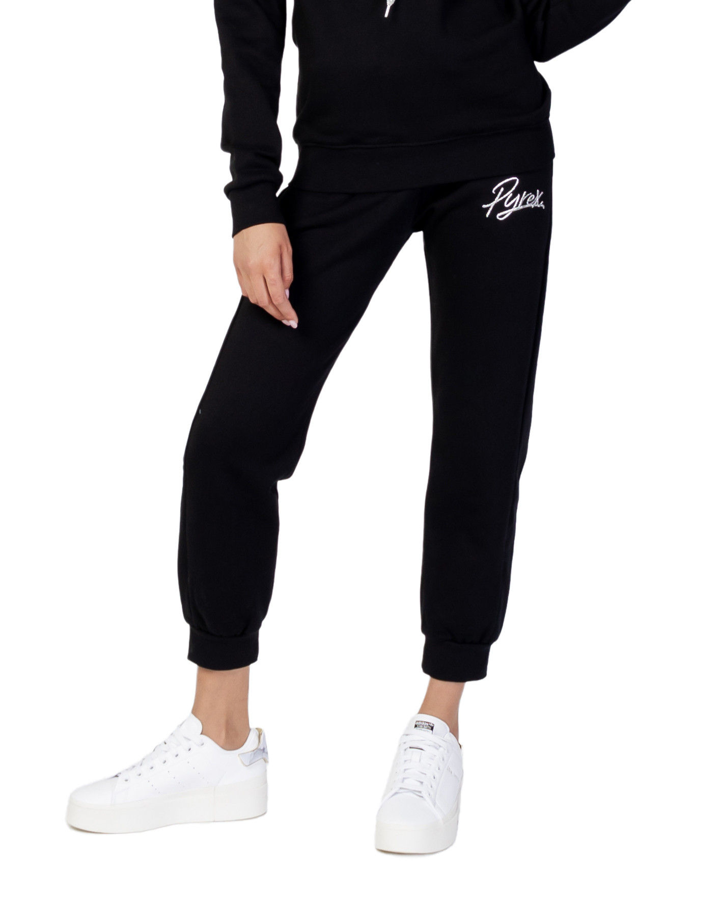 Čierne tepláky Pyrex