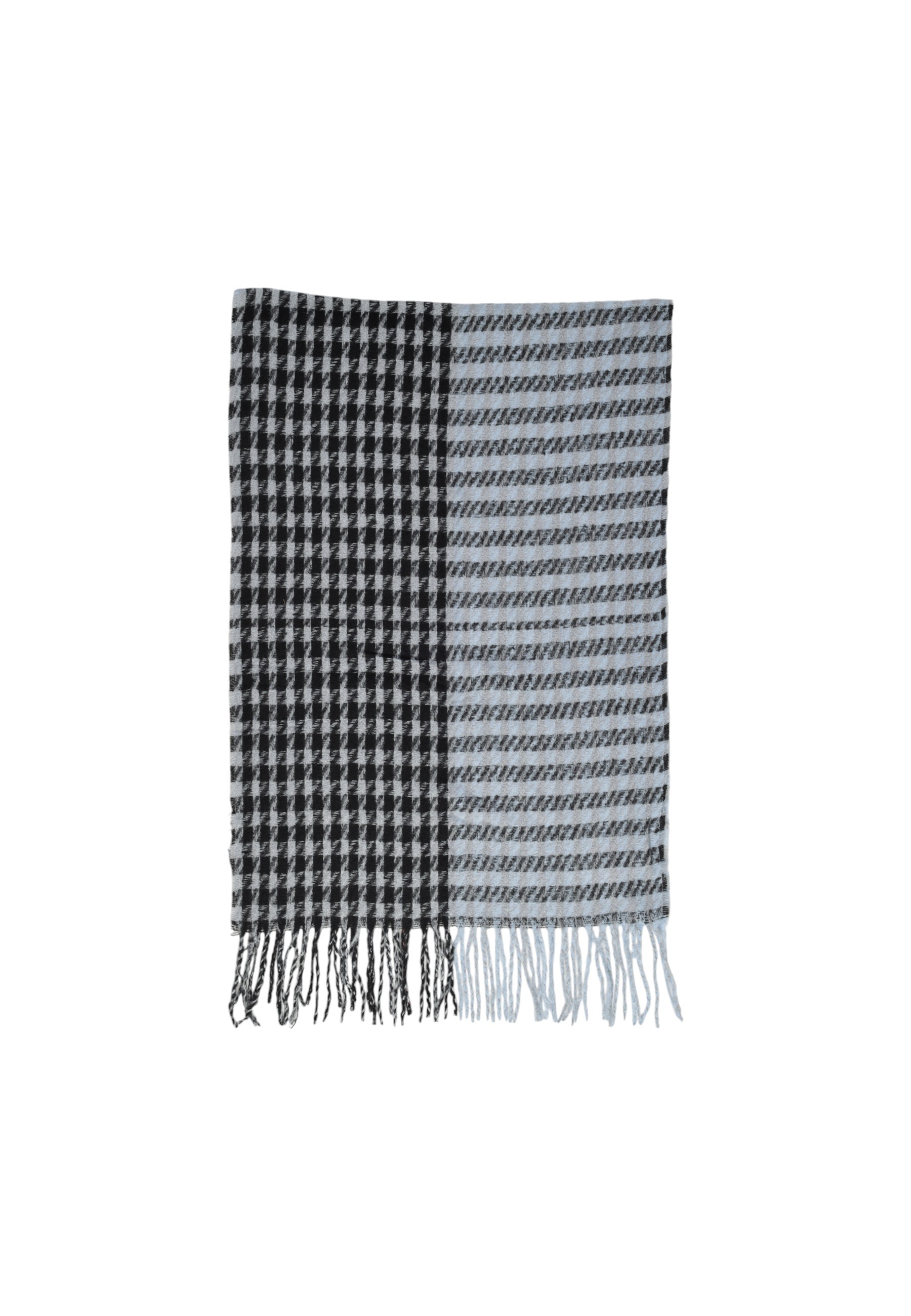 Шал с геометричен мотив