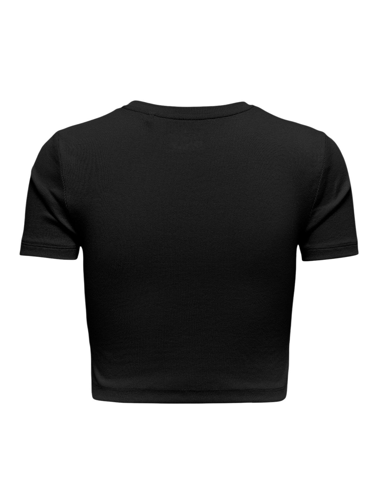 Само черна тениска с къс ръкав