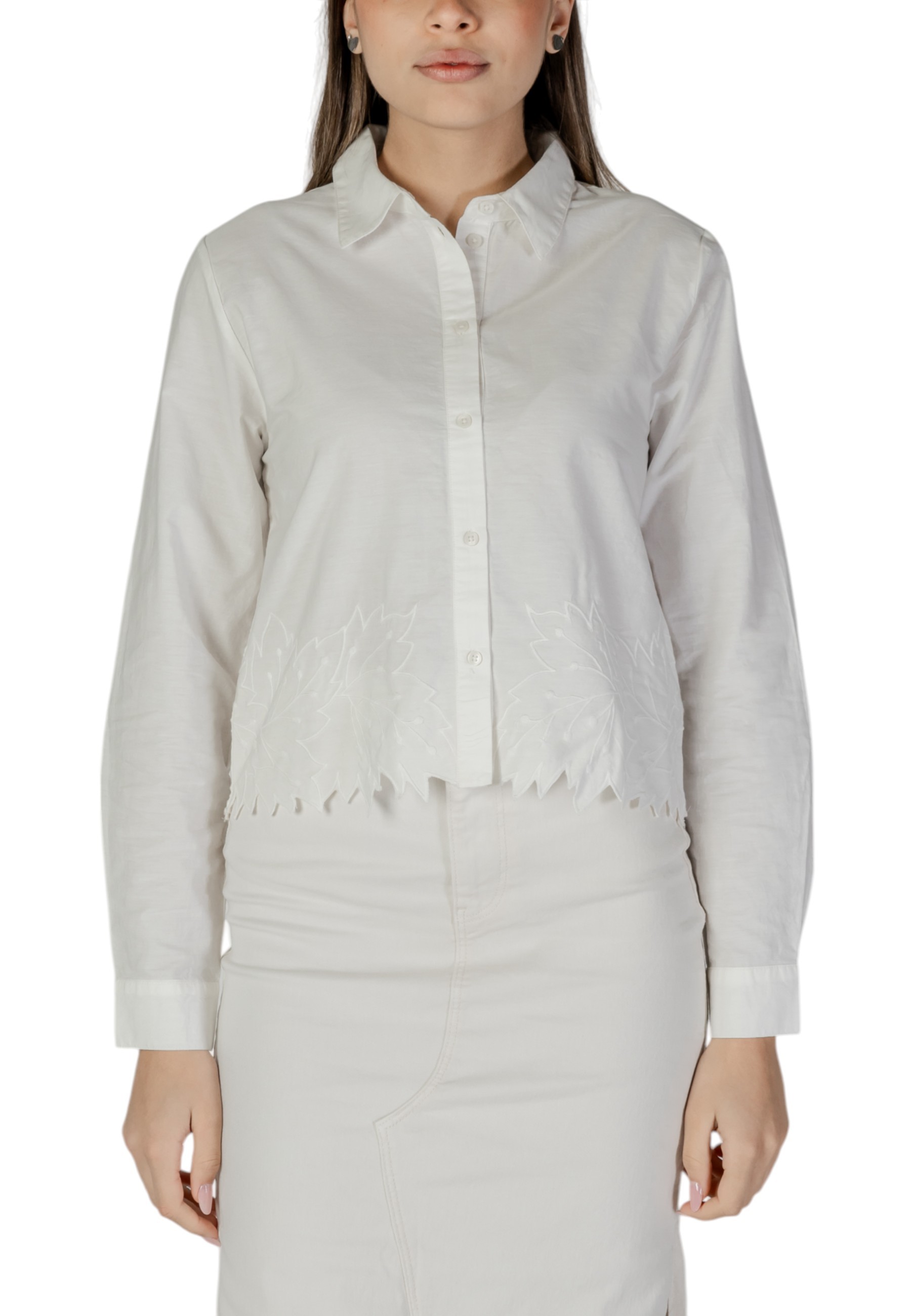 Бяла риза на Жаклин Де Йонг