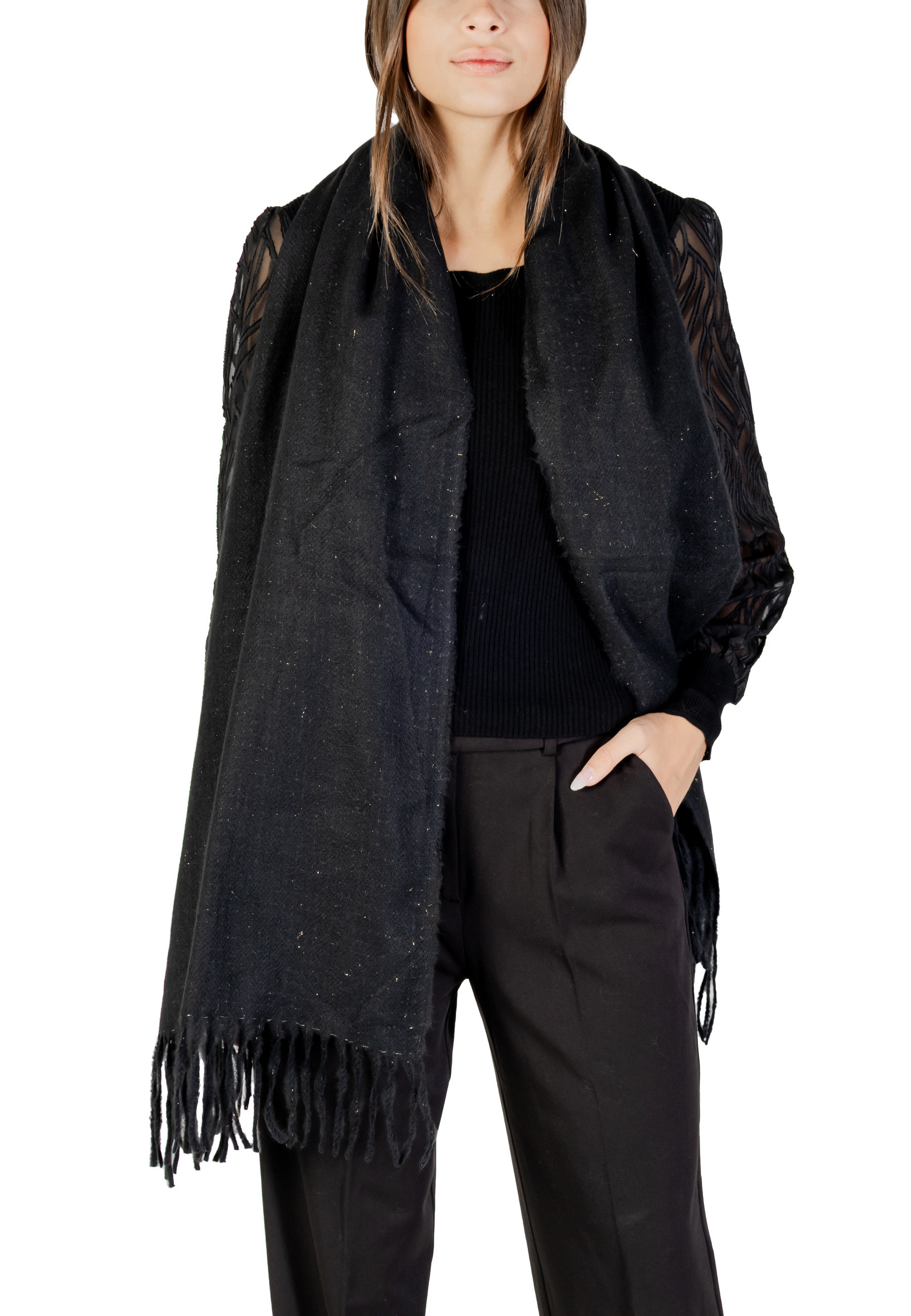 Čierny šál s strapcami