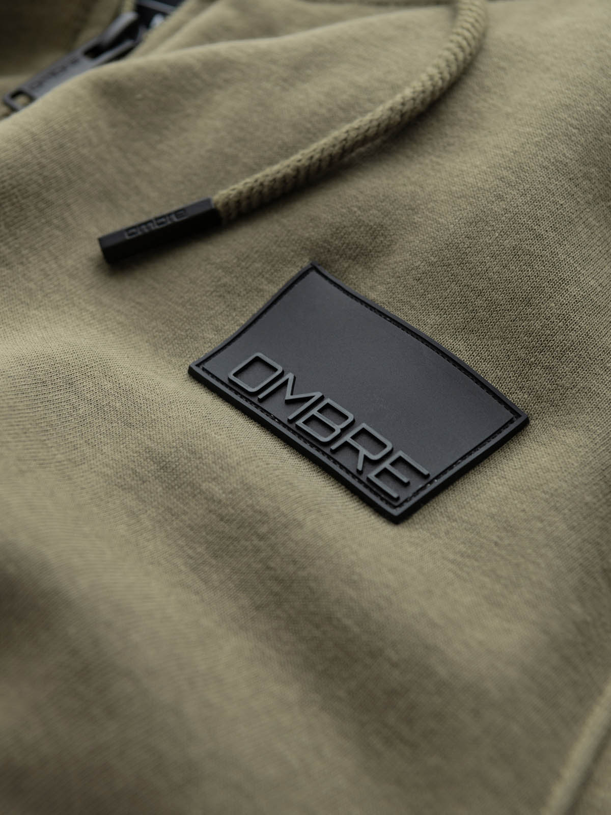 Ombre Unzipped men&#039;s sweatshirt with hood and patch - olive
