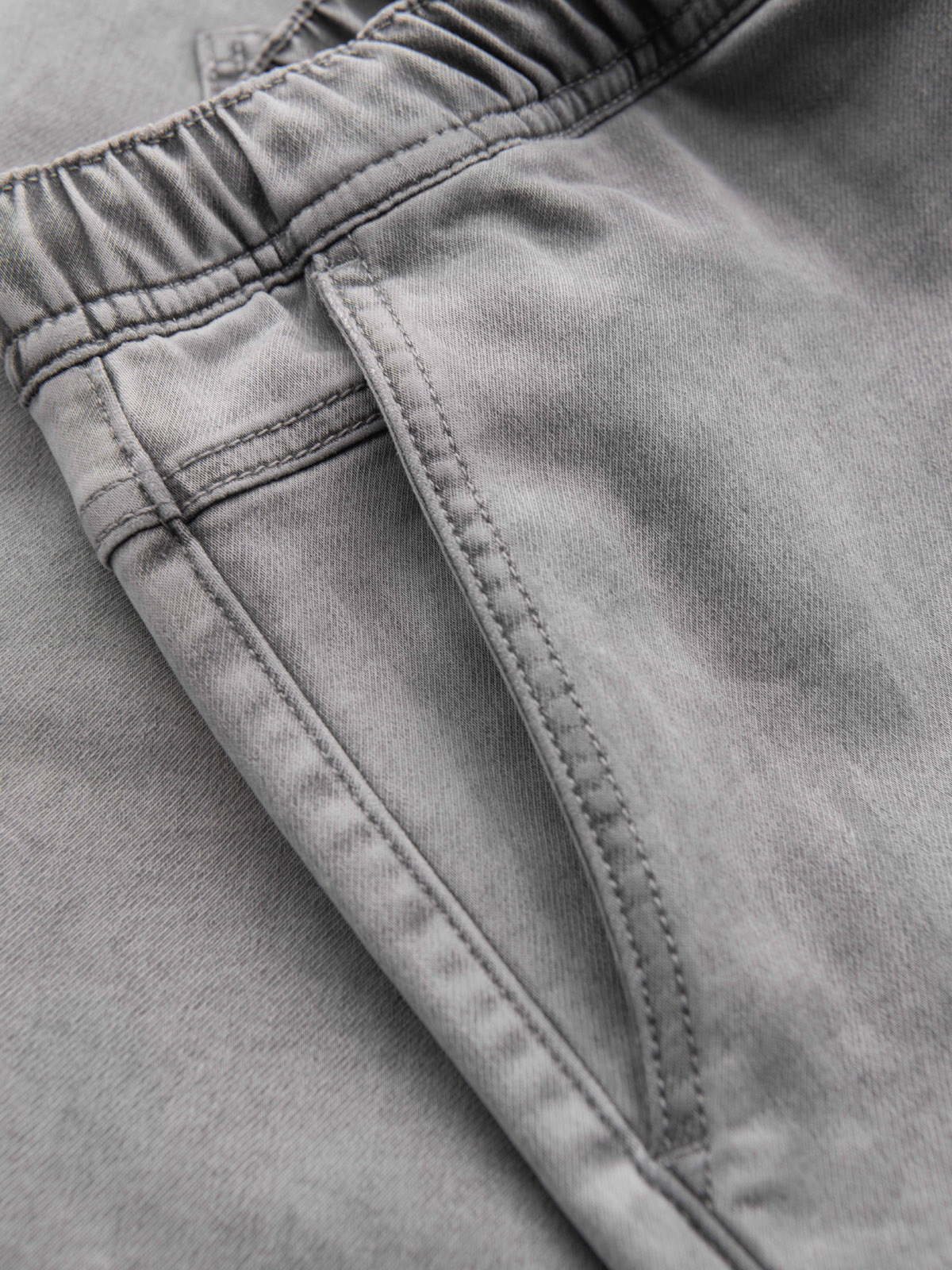 Ombre Men's denim short shorts with decorative stitching - light grey