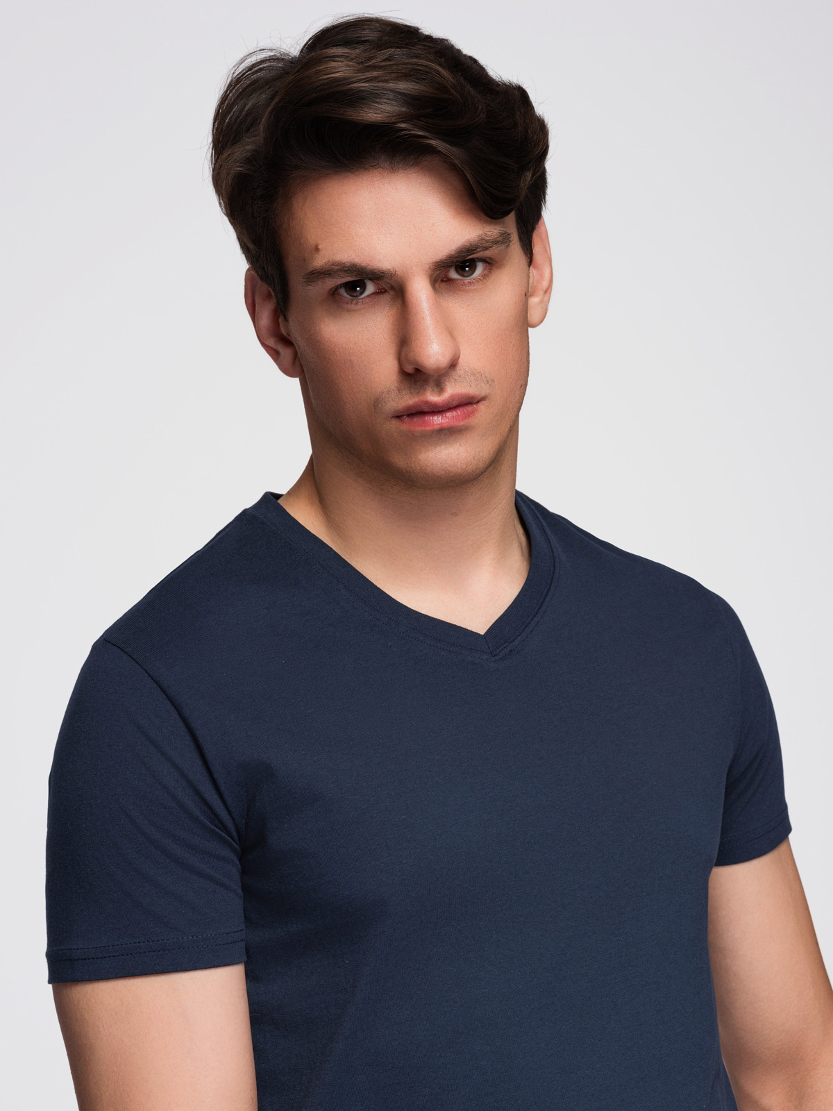Ombre BASIC pánske tričko V-krk sada - biela/modrá/bordová