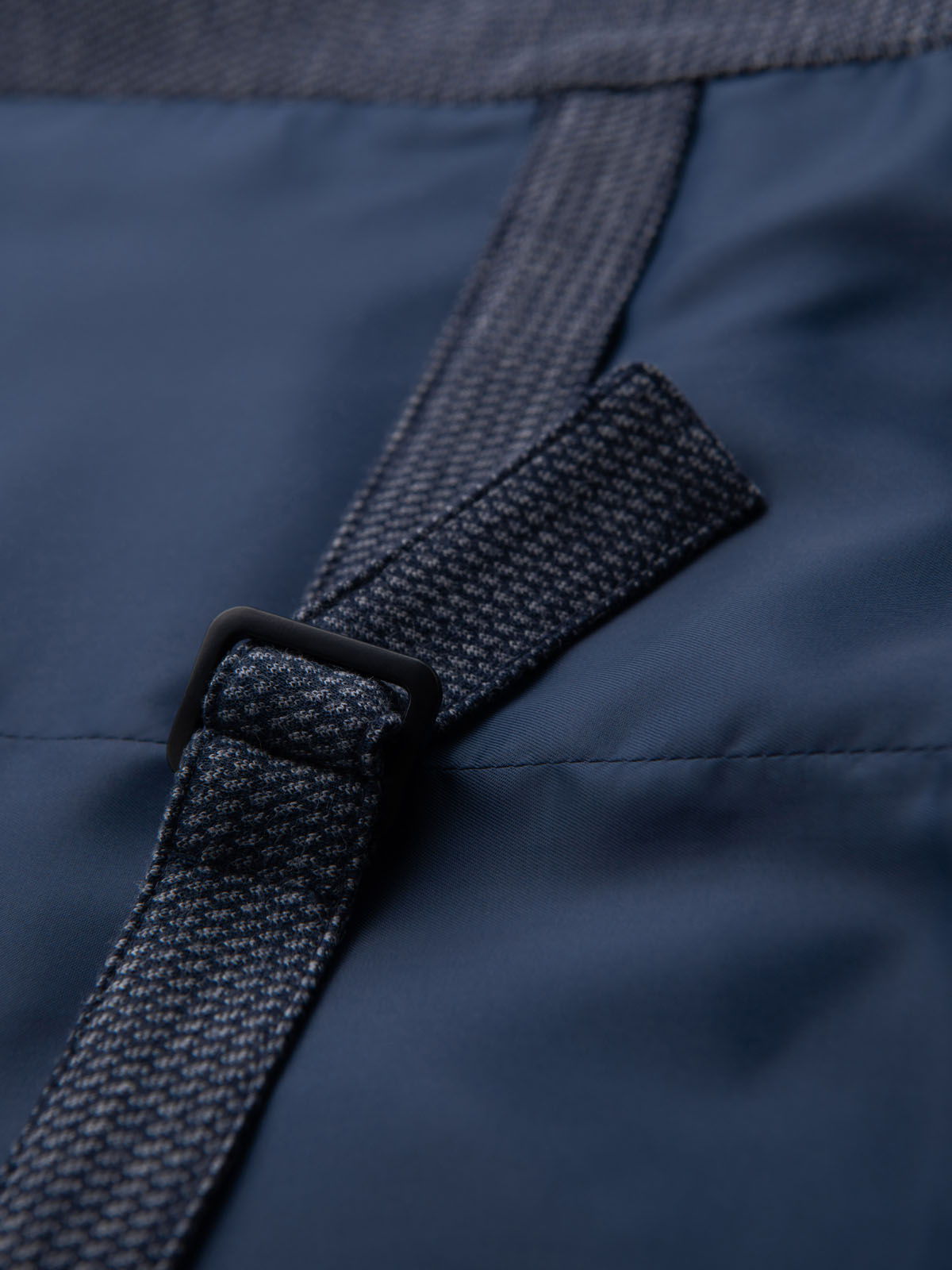 Ombre Fitted elegant men's structured knit vest - navy blue