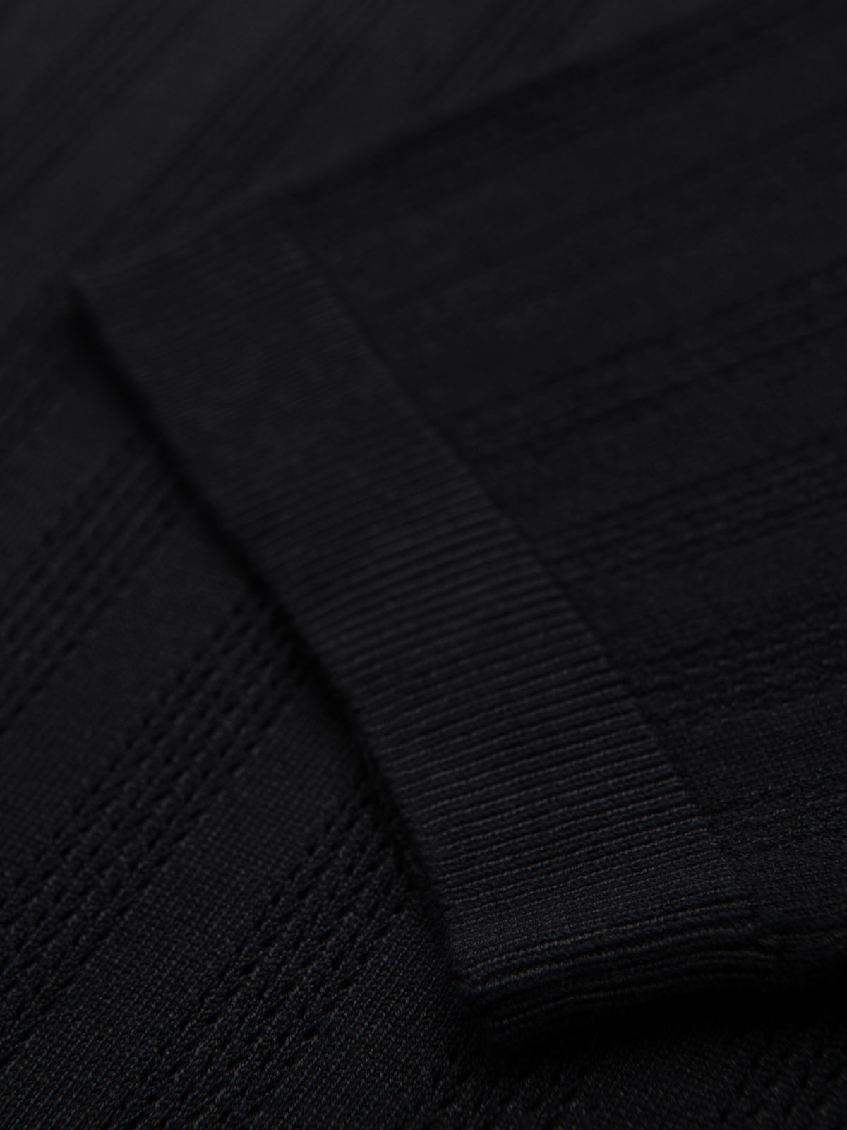 Ombre Men's openwork sweater with round neckline and short sleeves - black