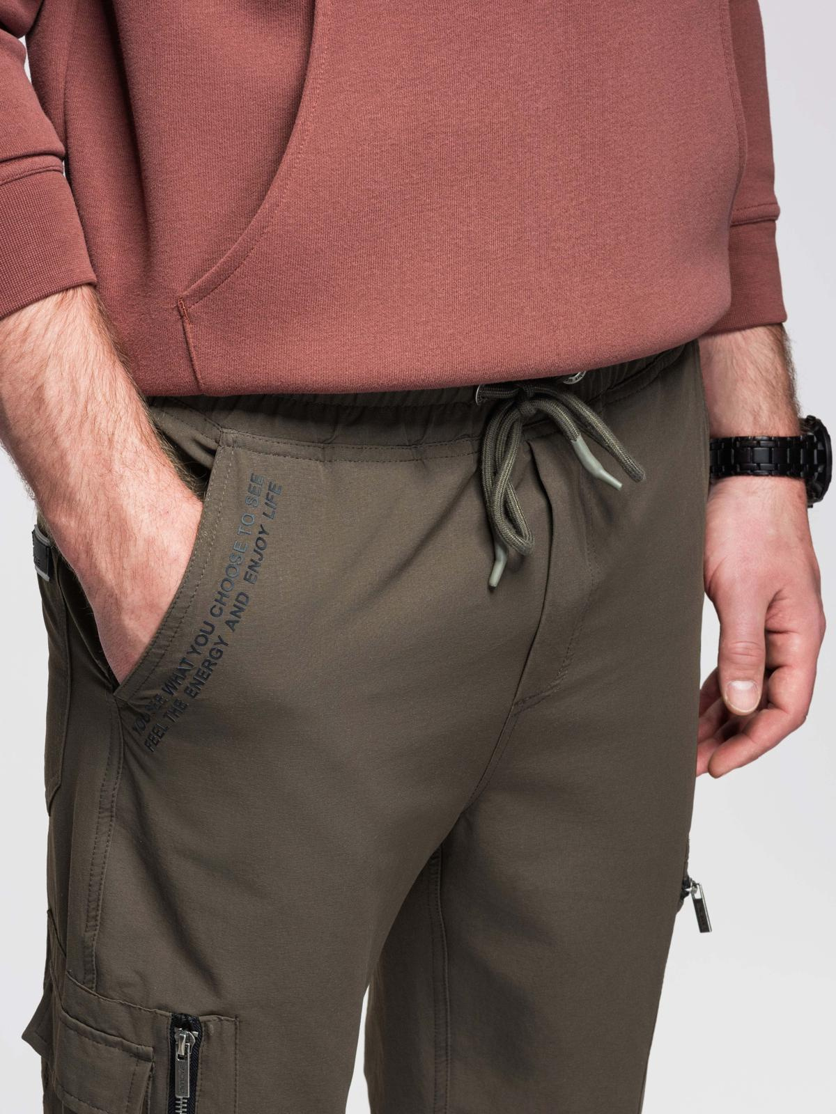 Ombre Men's jogger pants with cargo pockets and print - dark olive green