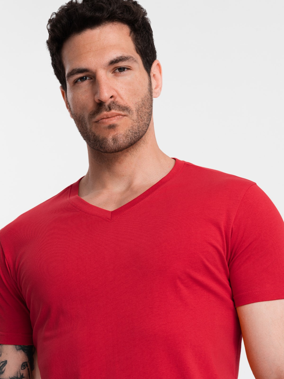 Ombre Men's BASIC classic cotton T-shirt with a v-neck - red