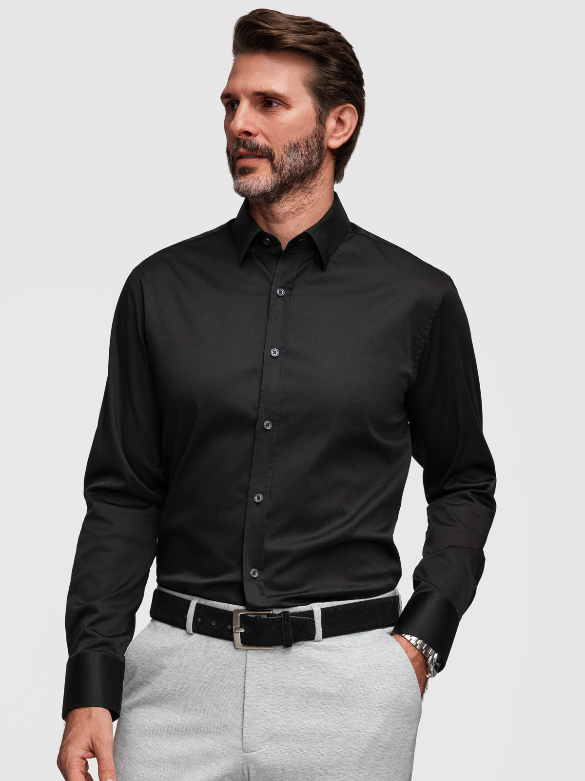 Levně Ombre Classic men's SLIM FIT shirt in satin fabric - black