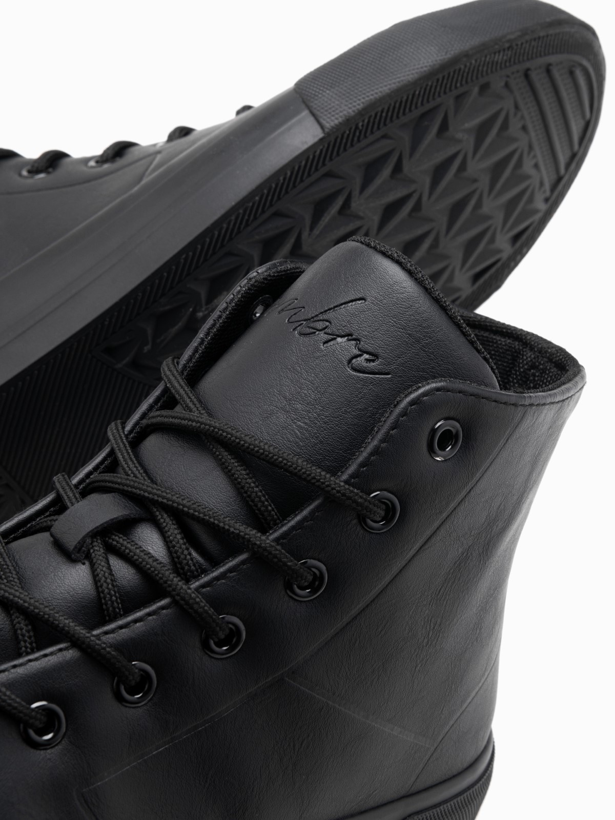 Ombre Men&#039;s high-top sneakers with rubber toe - black
