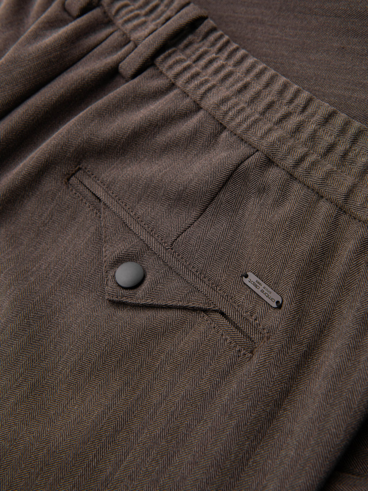 Ombre Men&#039;s chino pants with elastic waistband SLIM FIT - chocolate