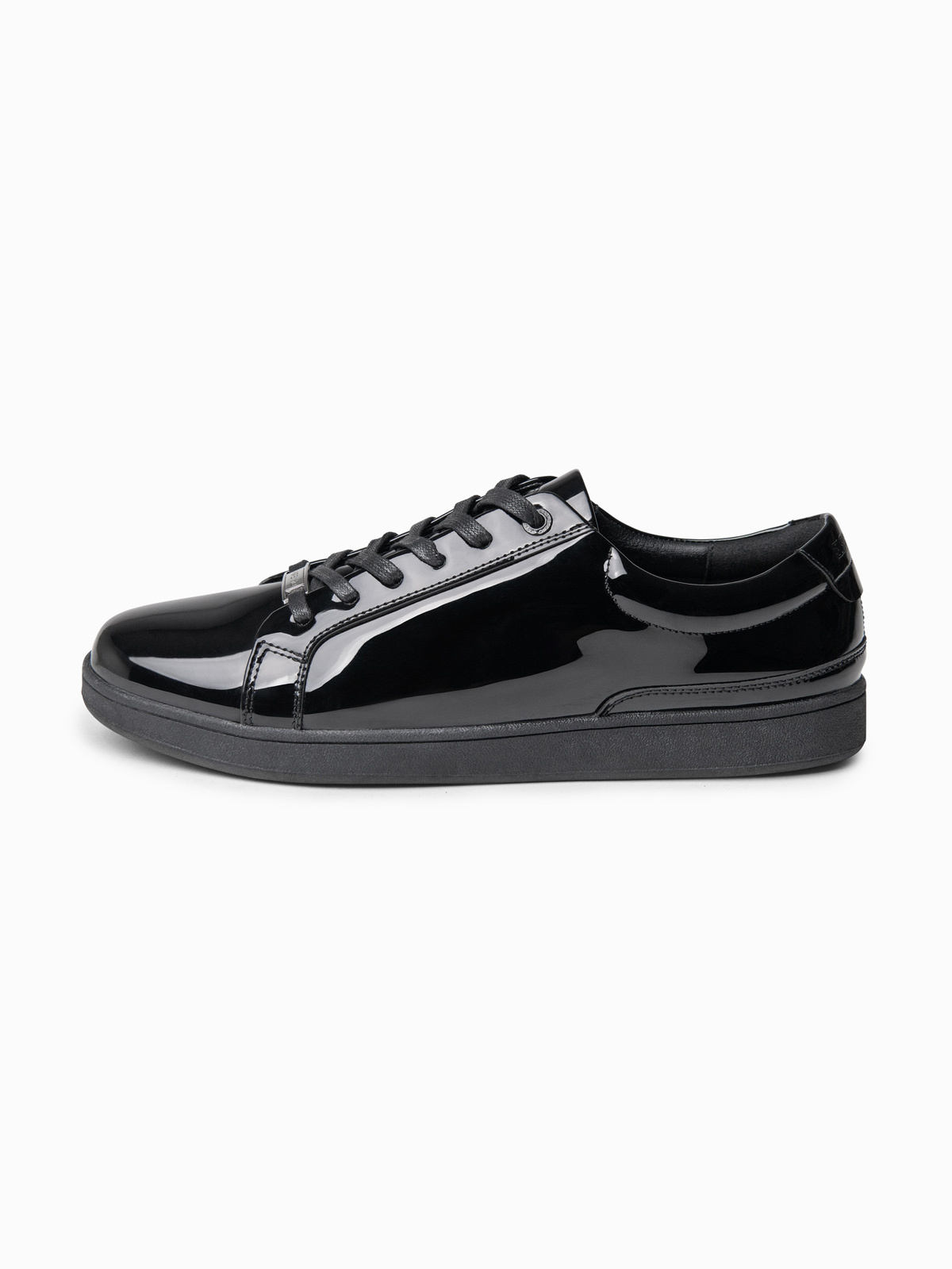 Ombre Men’s trainers with a patent leather finish – black