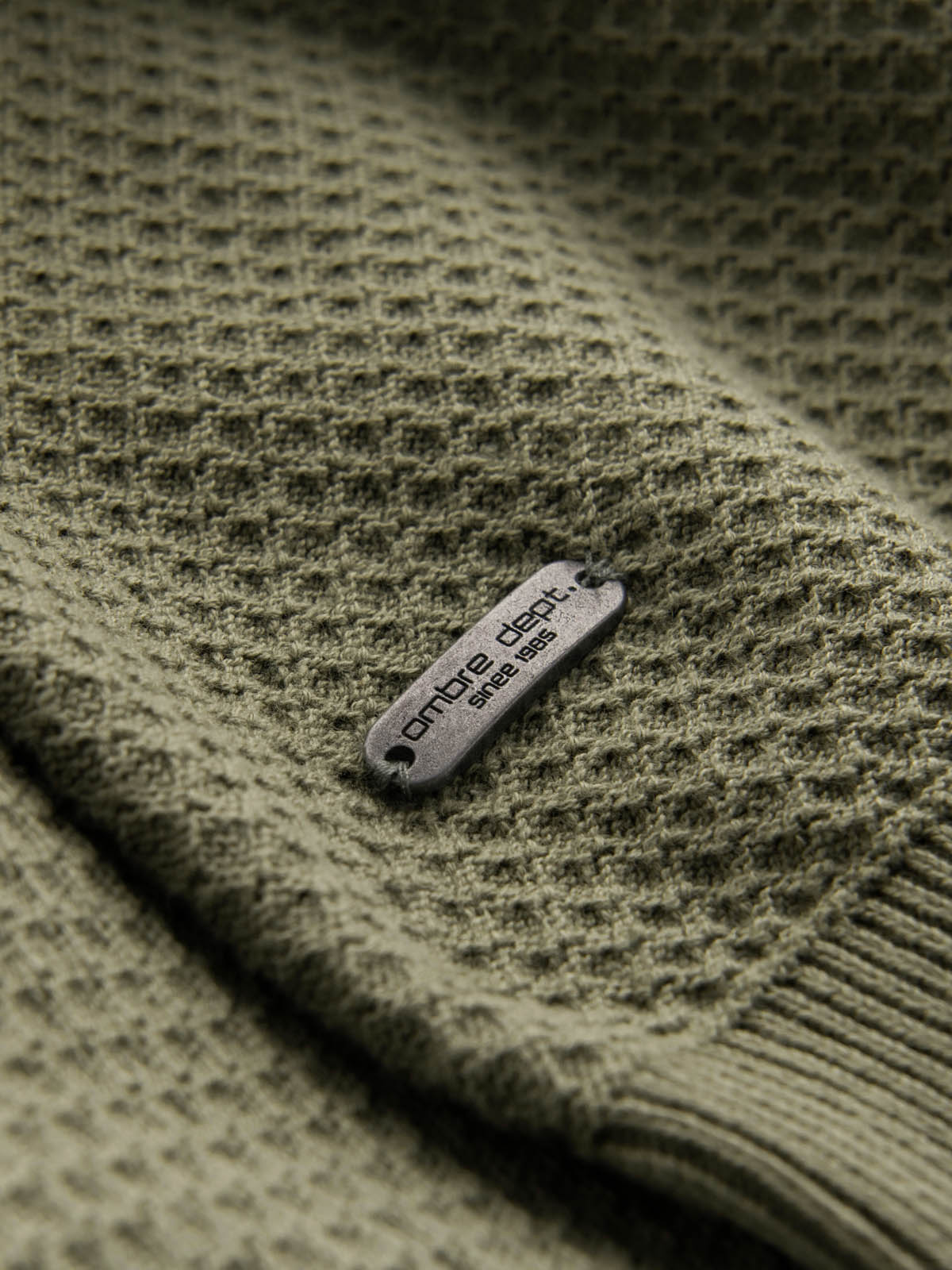 Ombre Men&#039;s RELAXED FIT knit sweater in diamond weave - olive