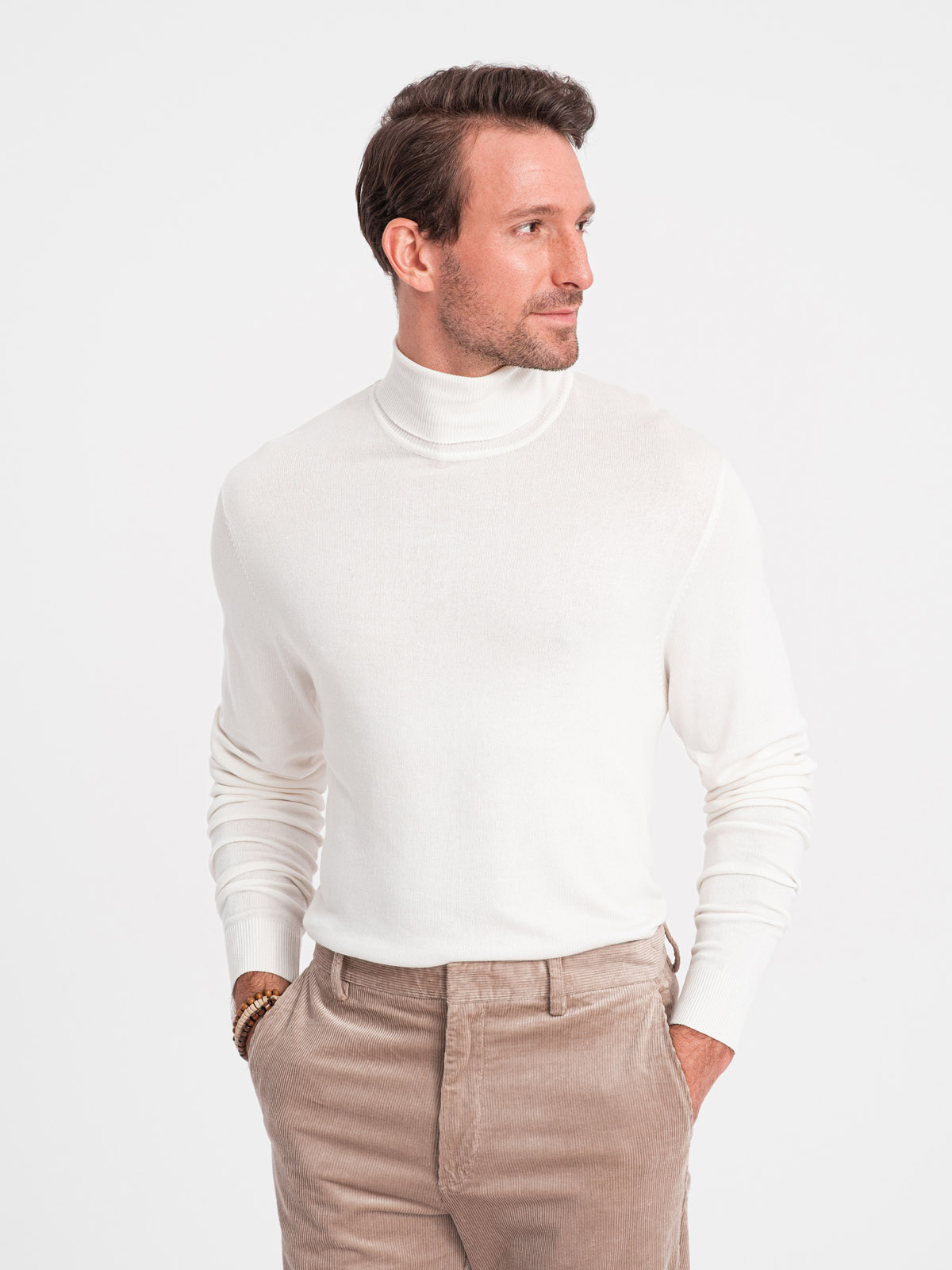 Levně Ombre Men's knitted fitted turtleneck with viscose - ecru