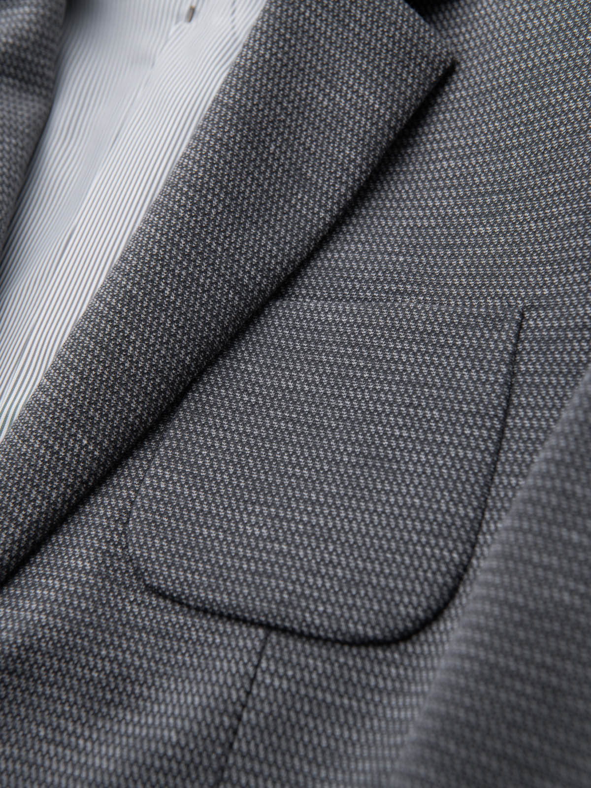 Ombre Elegant fitted men's structured knit blazer- graphite