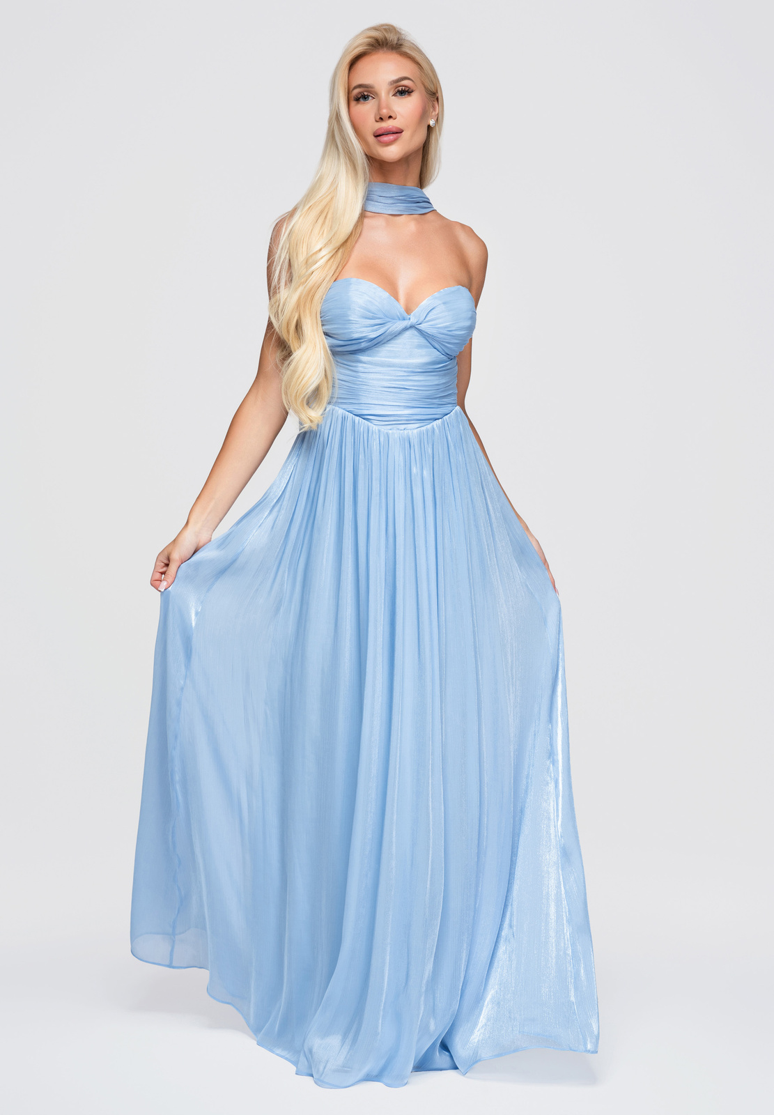 Rochie maxi elegantă cu spatele deschis