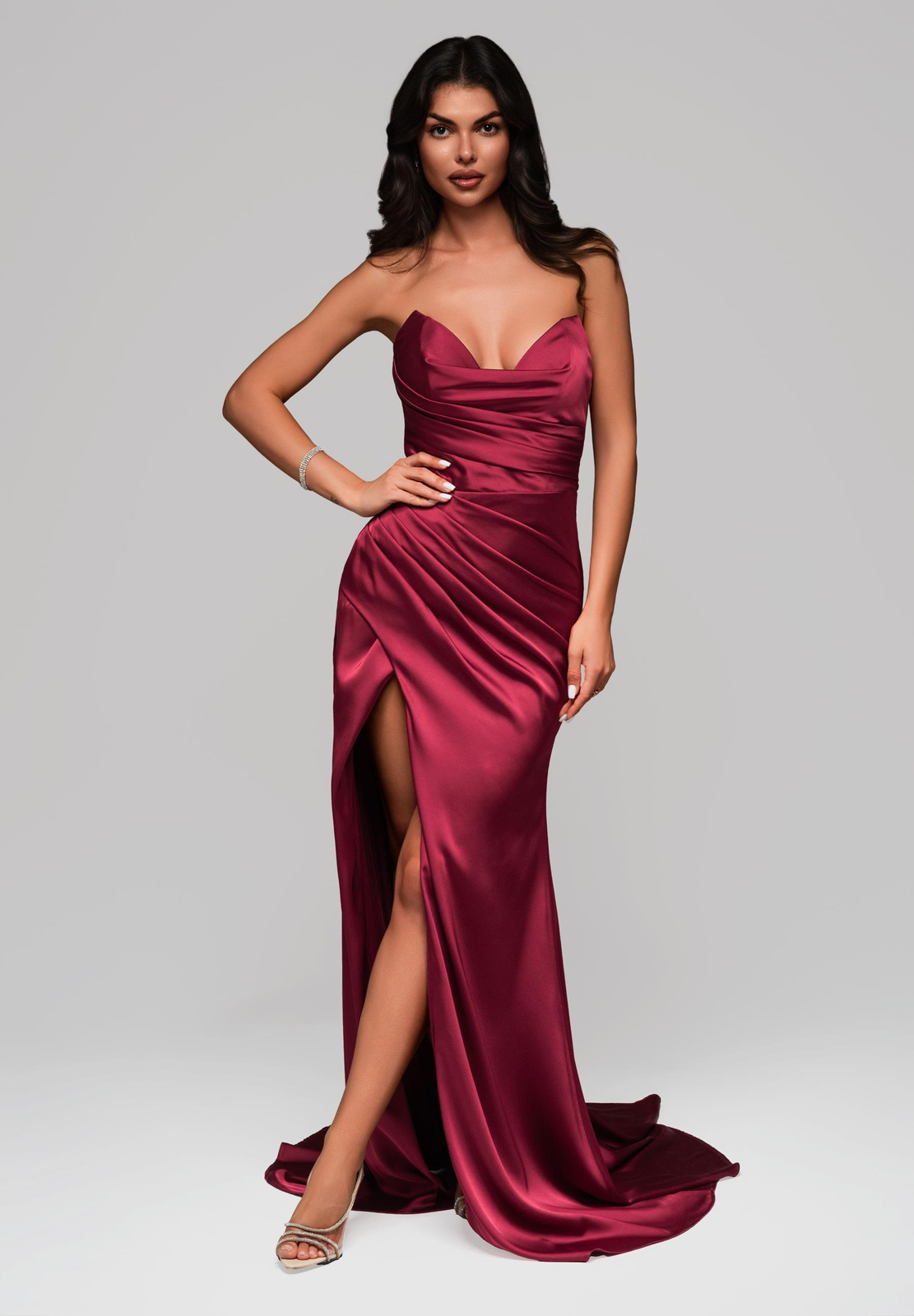 Elegantní večerní šaty Edoti