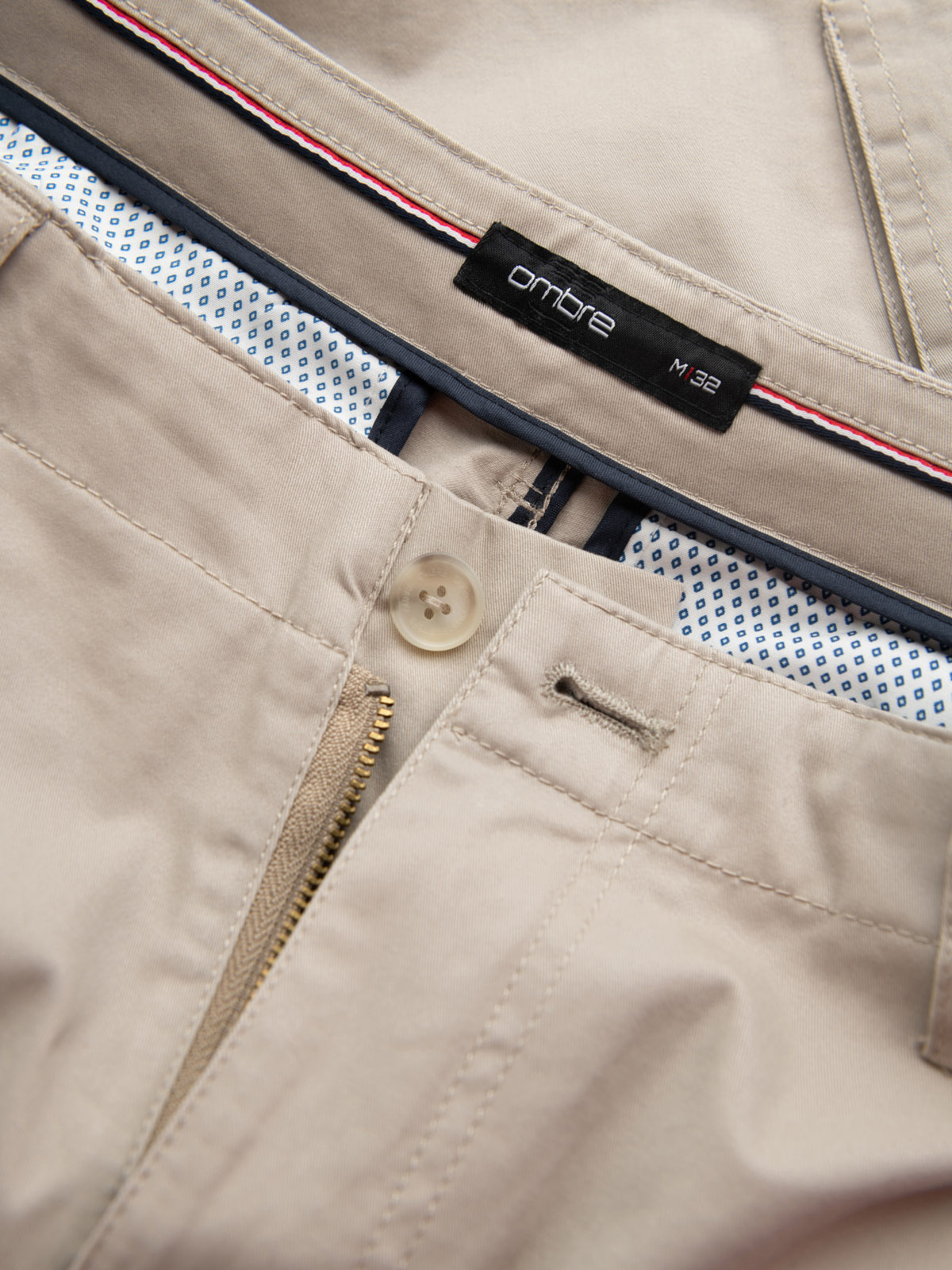 Ombre Men&#039;s monochromatic shorts with cargo pockets - beige