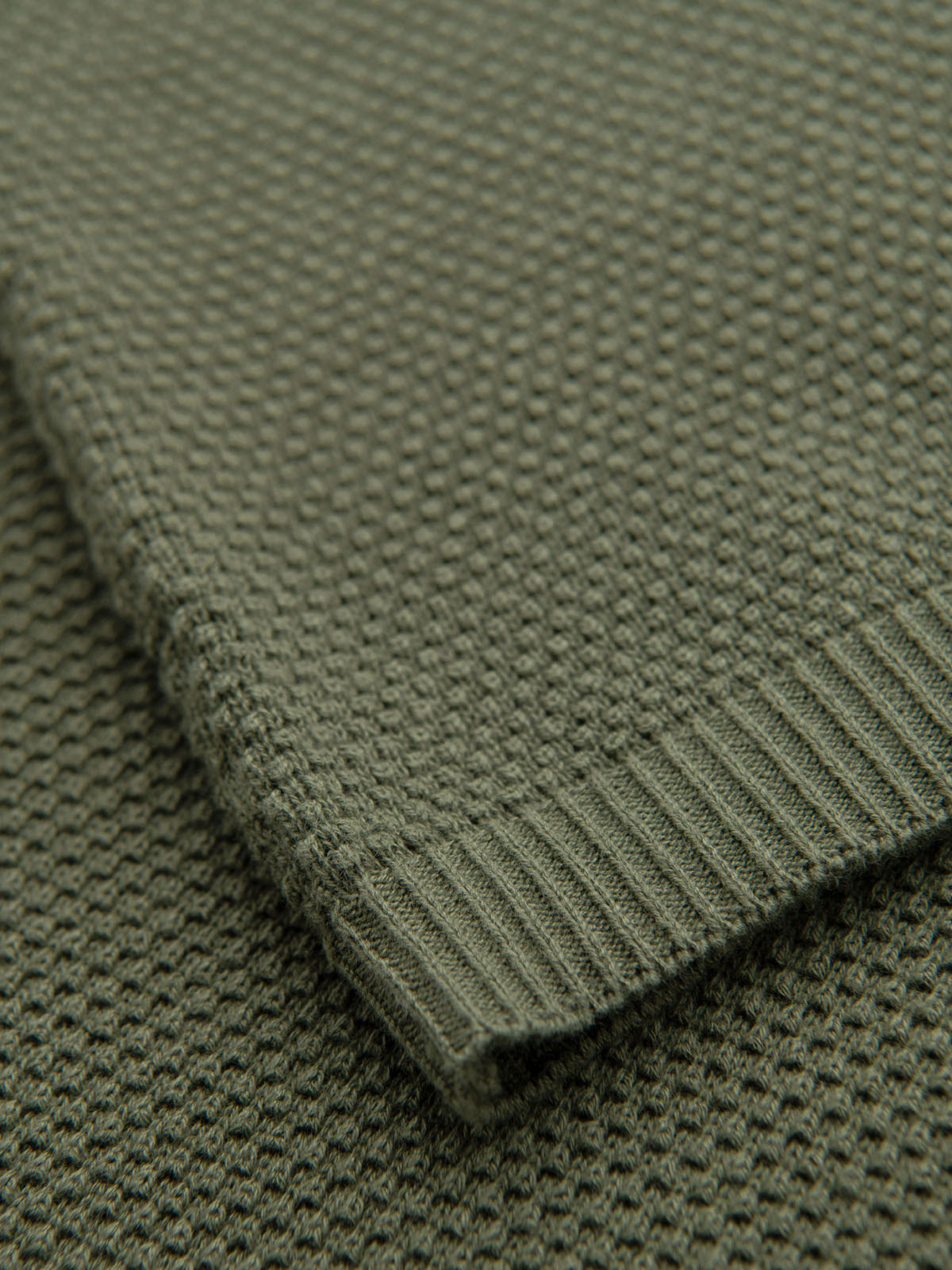 Ombre Men's knitted t-shirt with fine texture - olive